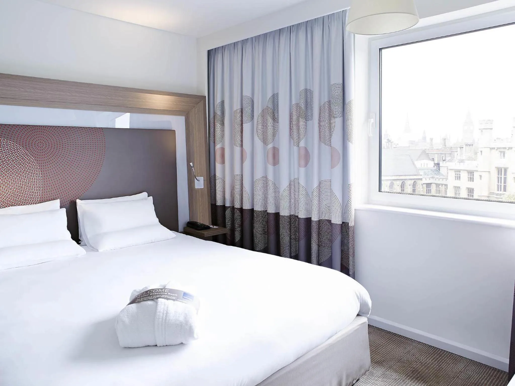 Bedroom, Bed in Novotel London Waterloo