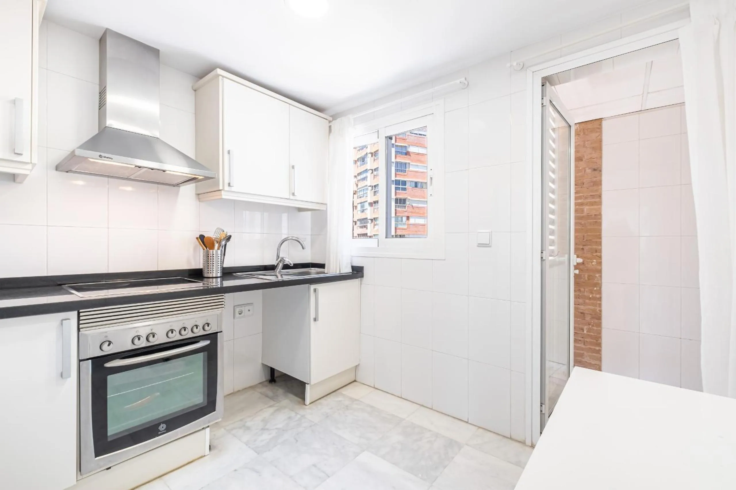 Kitchen or kitchenette in Apartamentos Les Dunes Centro Levante Beach