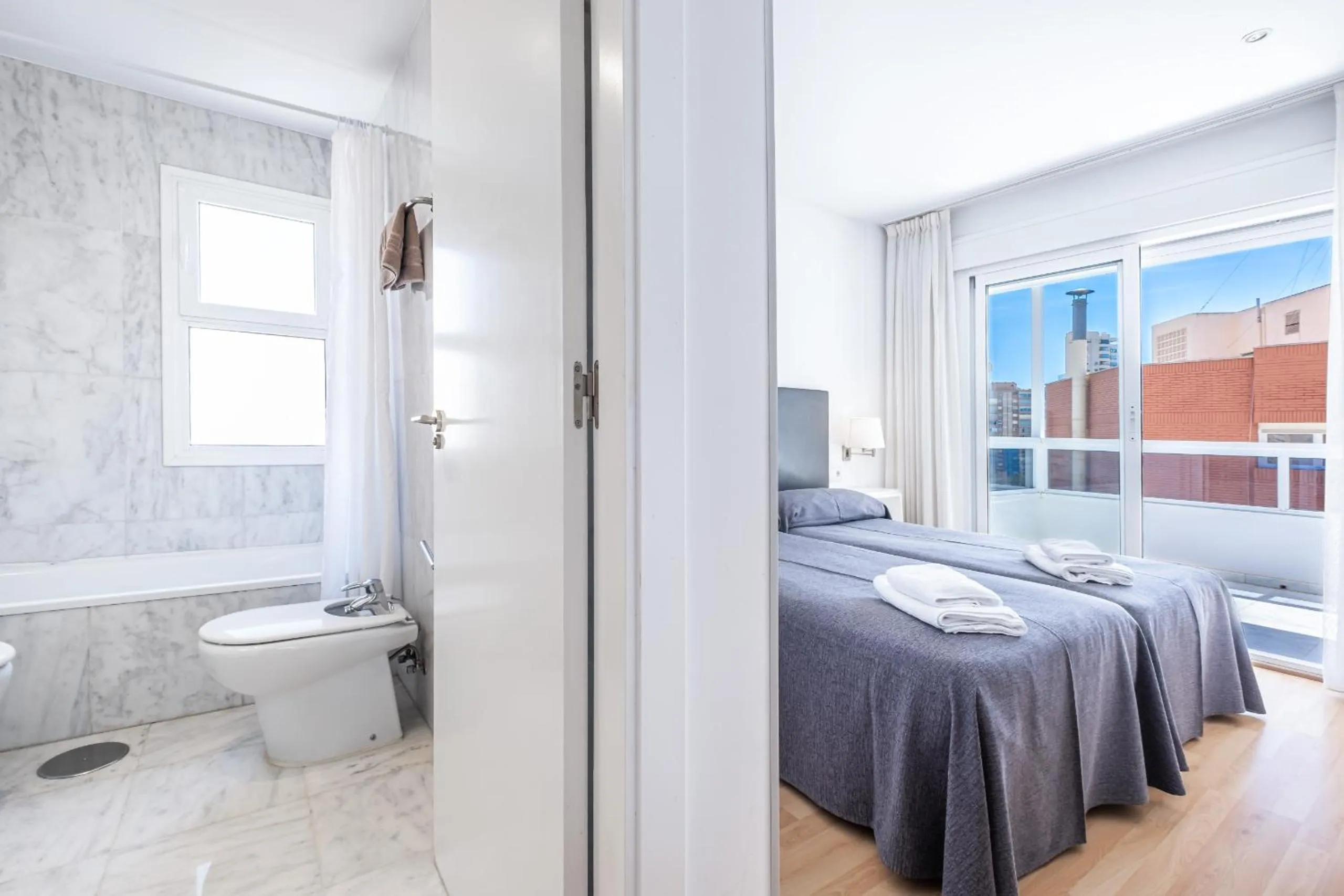 Toilet, Bed in Apartamentos Les Dunes Centro Levante Beach