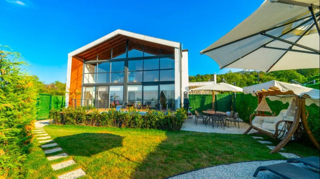 Spring in Trio Palazio Sapanca