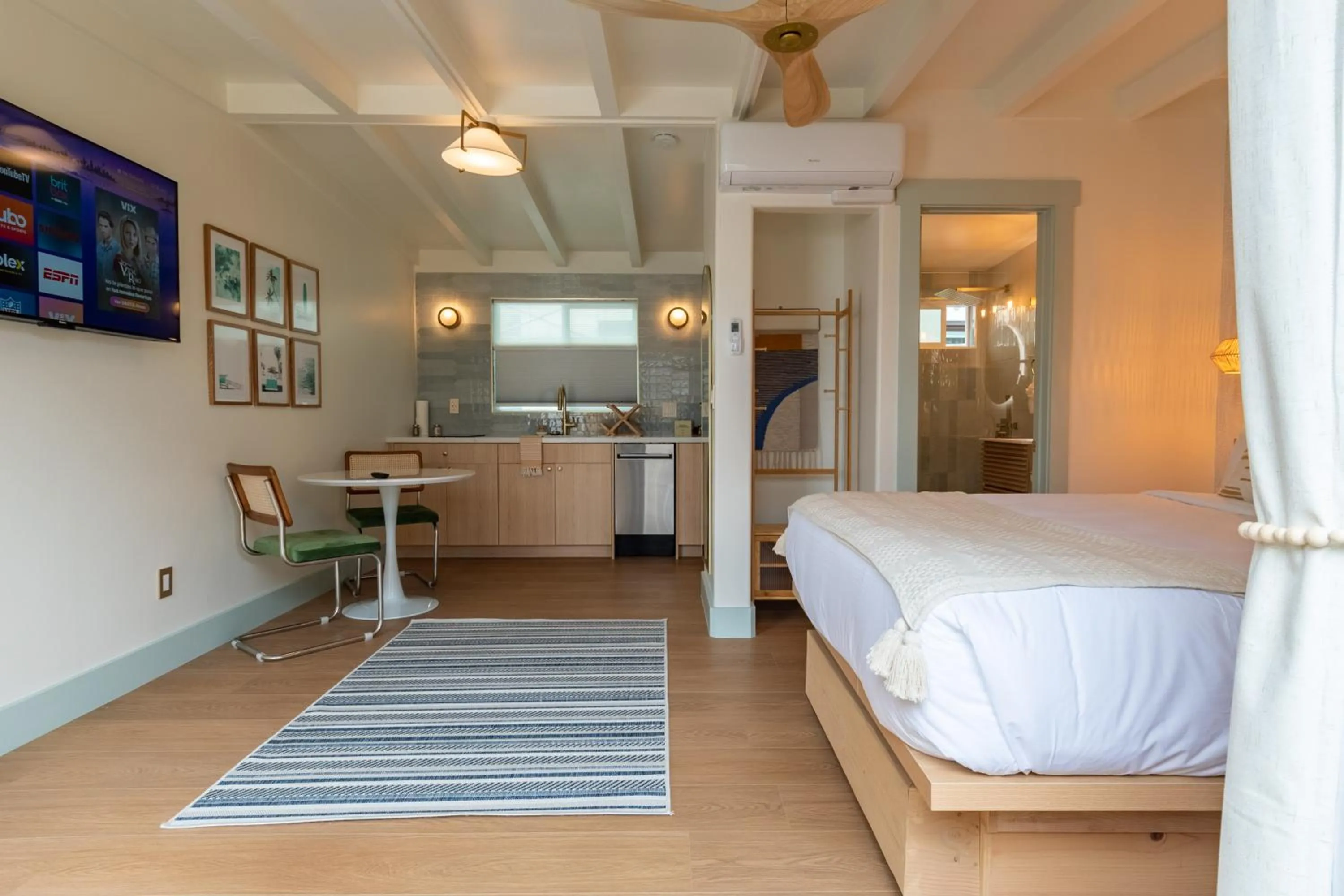 Standard Queen Room in The Boardwalk Hotel