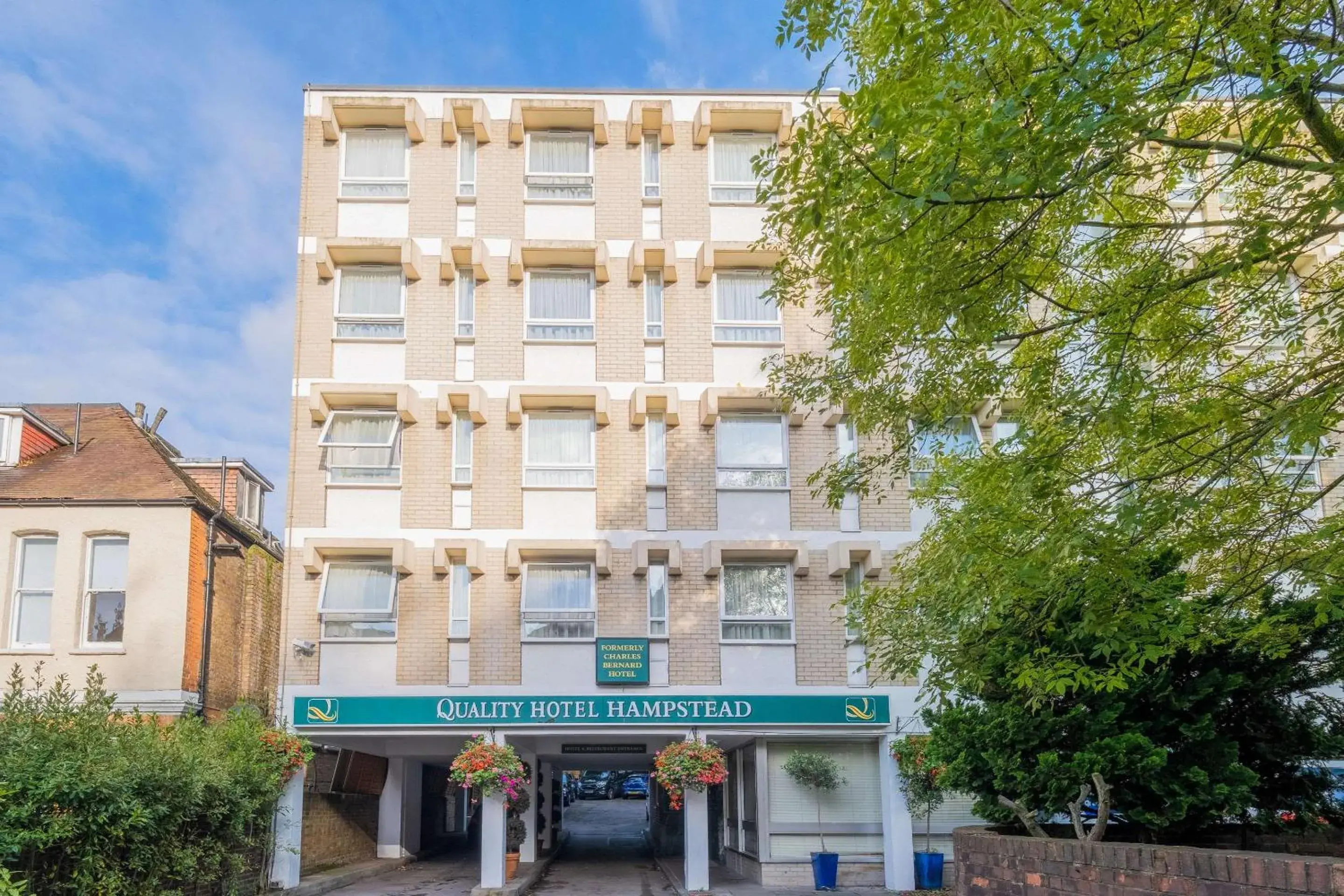 Property building in Quality Hotel Hampstead Property building in Quality Hotel Hampstead
