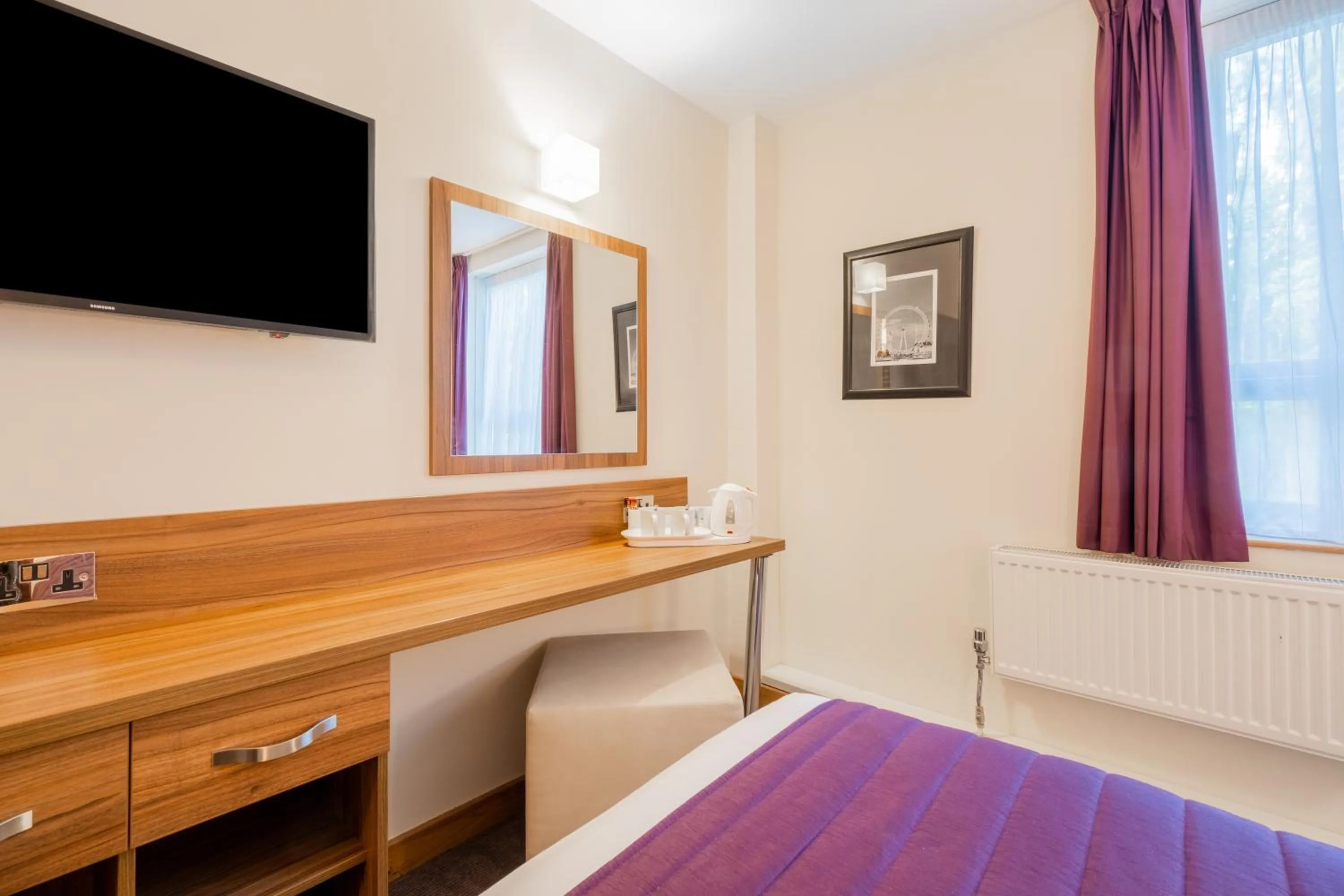 Bedroom, Bed in Quality Hotel Hampstead