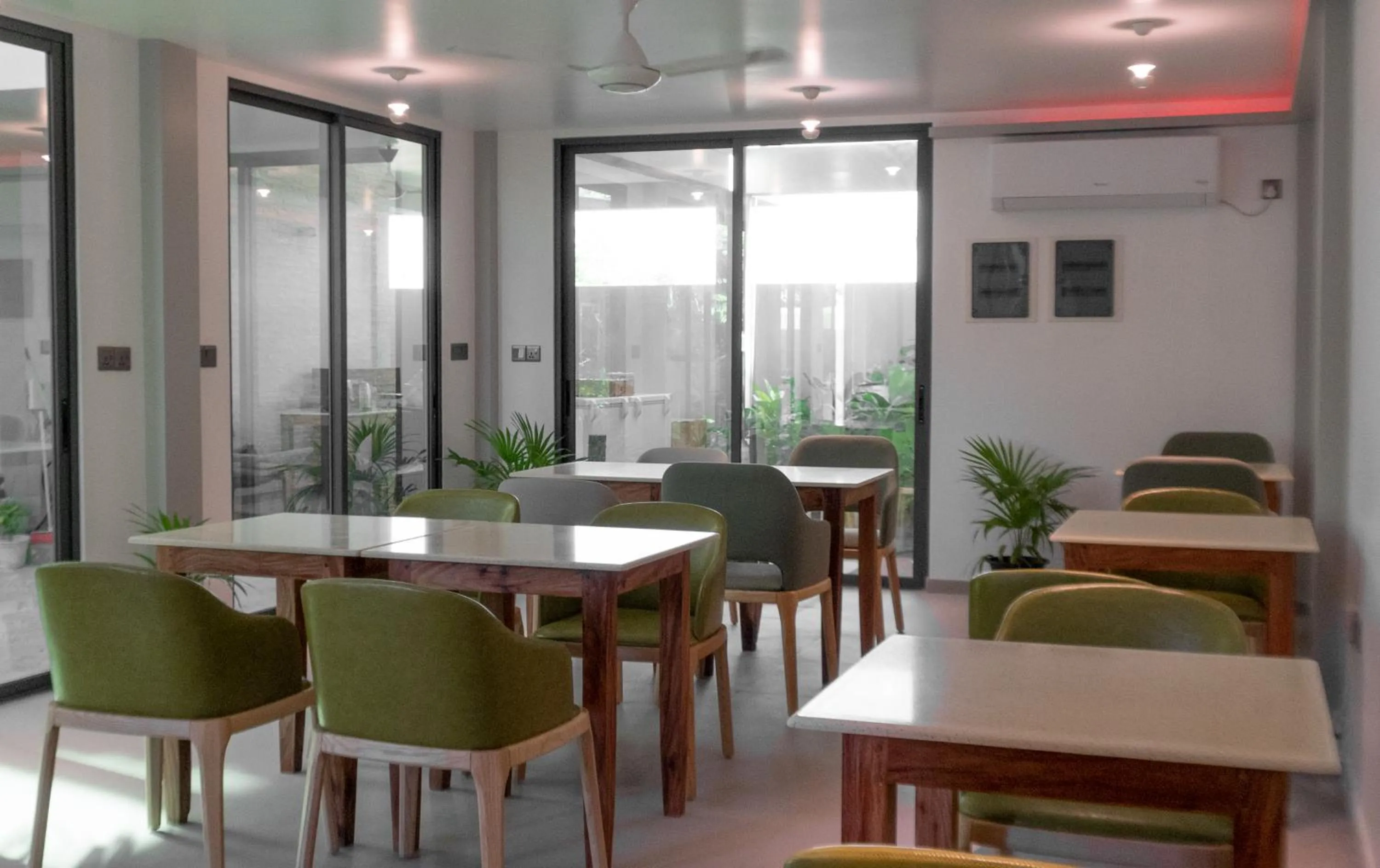 Restaurant/places to eat in BAGEECHAA STAY