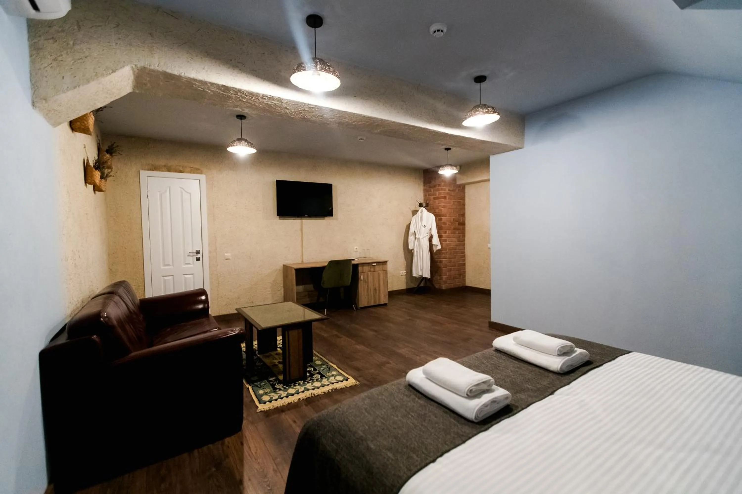 Communal lounge/ TV room, Bed in Hotel Kazak Club