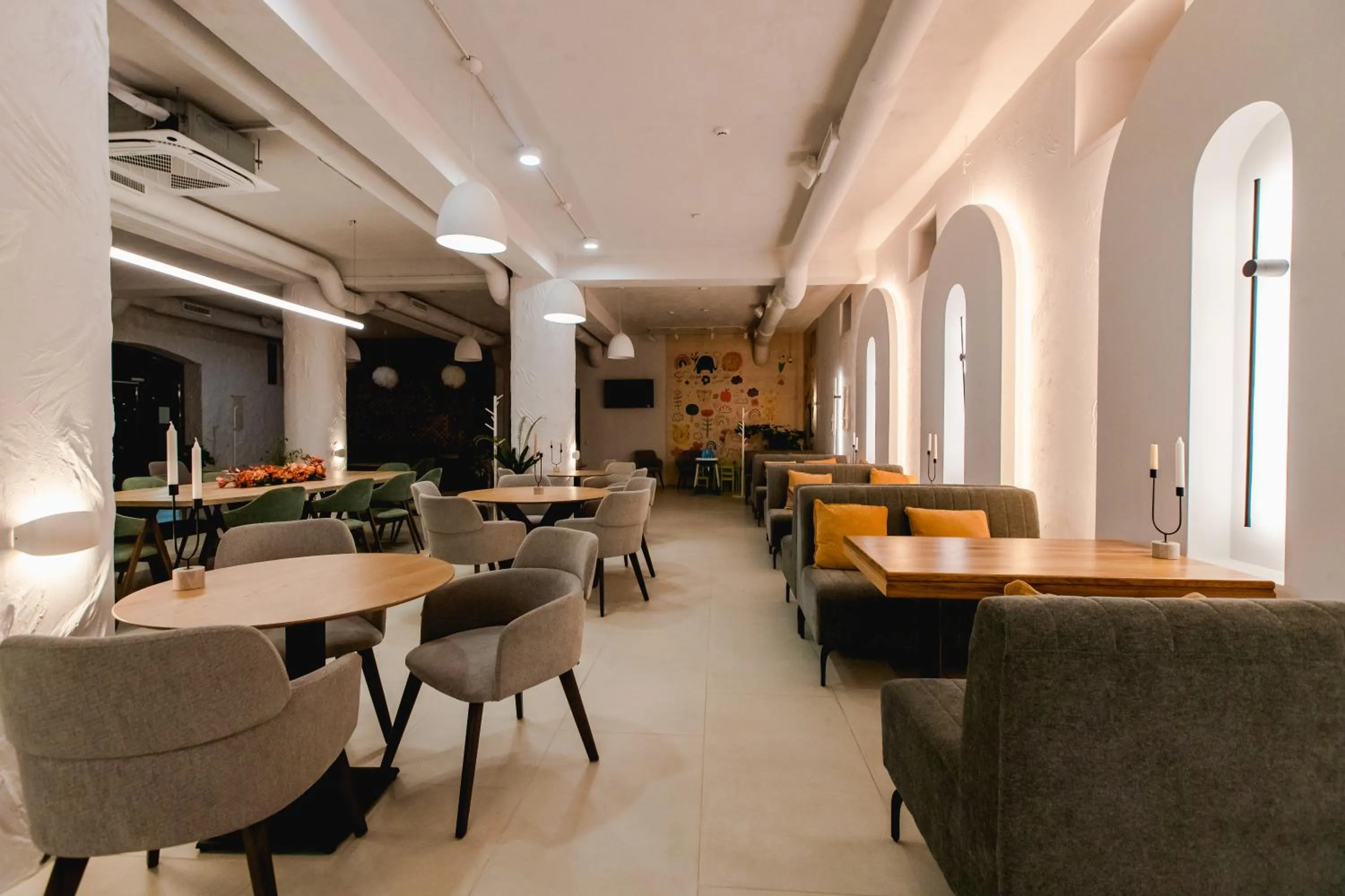 Restaurant/places to eat in Hotel Kazak Club