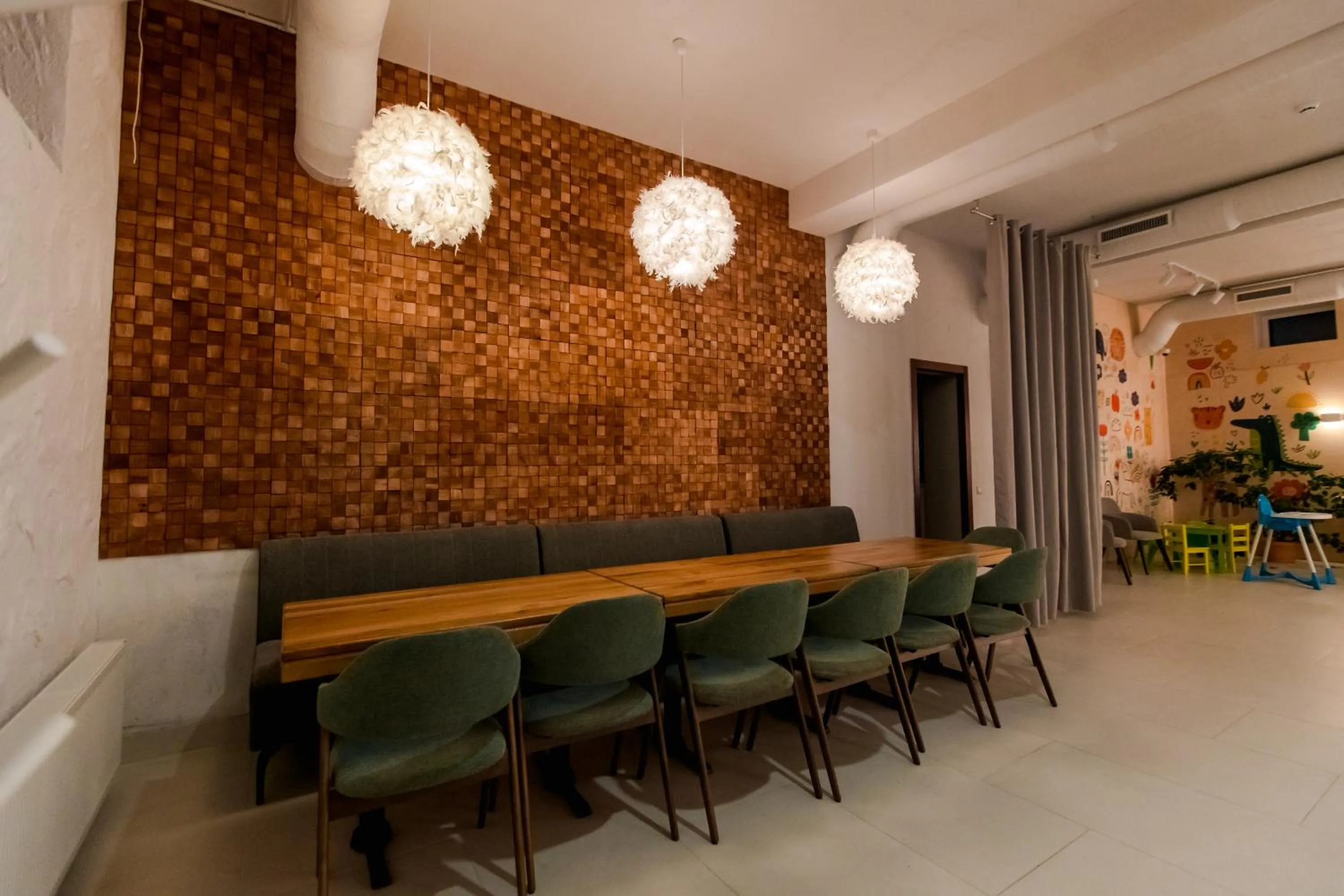 Restaurant/places to eat in Hotel Kazak Club