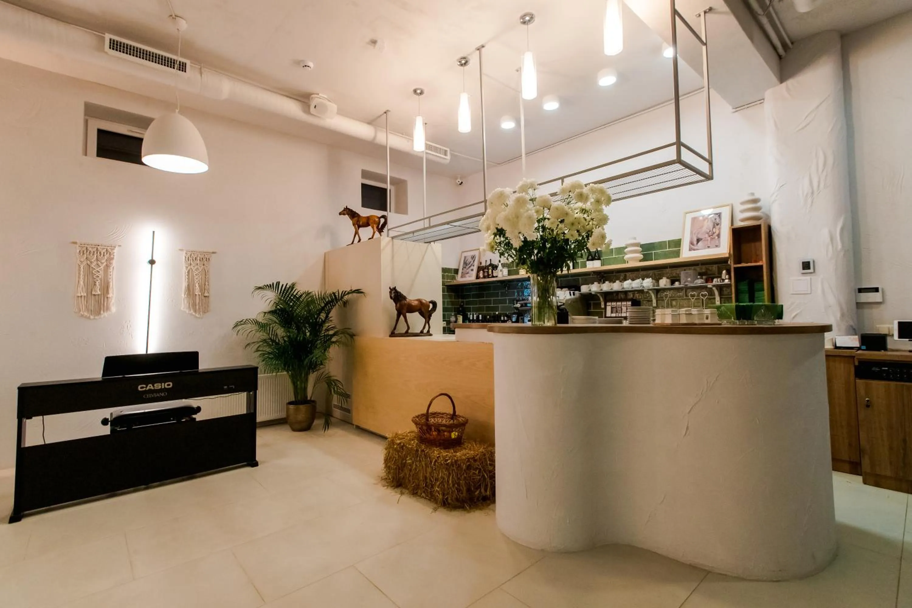 Restaurant/places to eat in Hotel Kazak Club