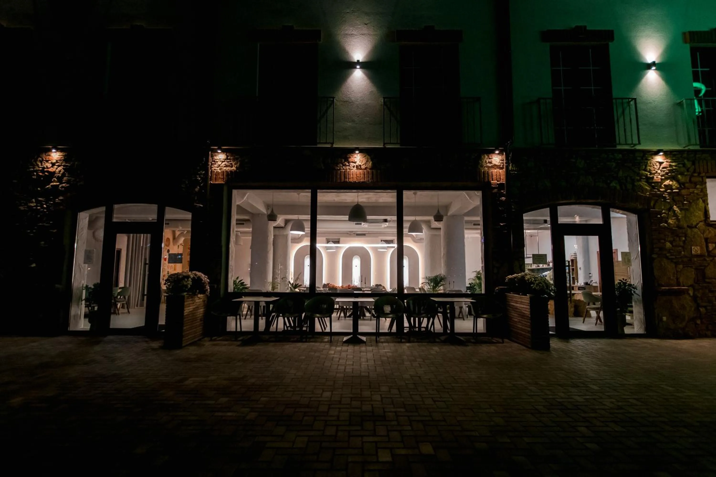 Restaurant/places to eat in Hotel Kazak Club