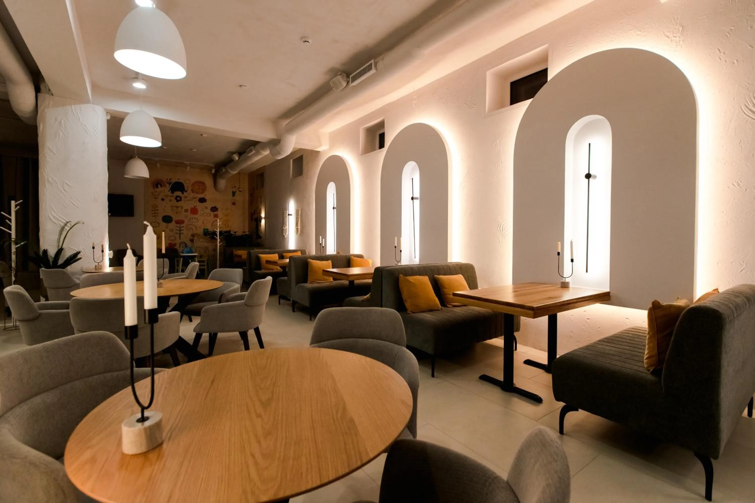 Restaurant/places to eat in Hotel Kazak Club