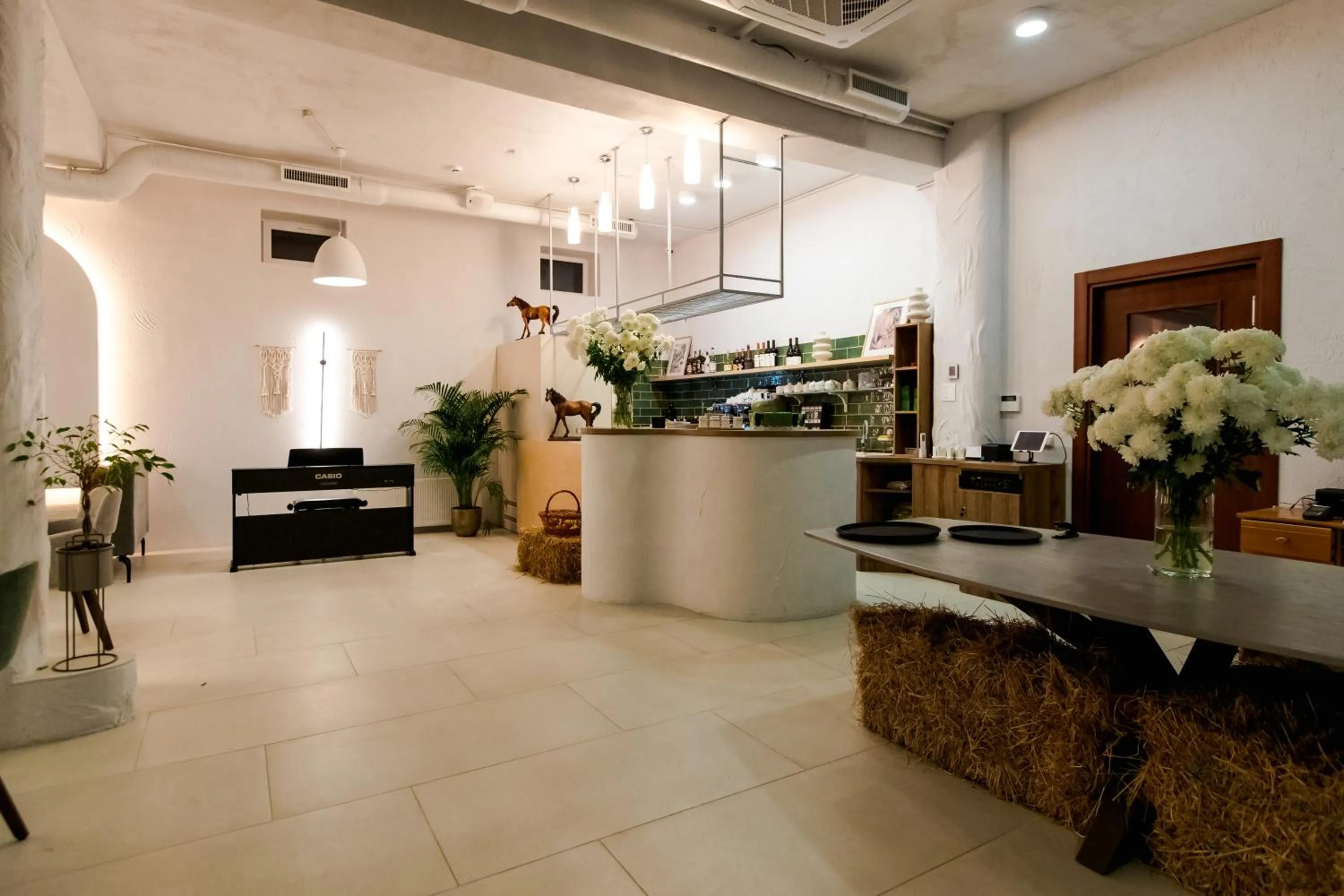 Restaurant/places to eat in Hotel Kazak Club