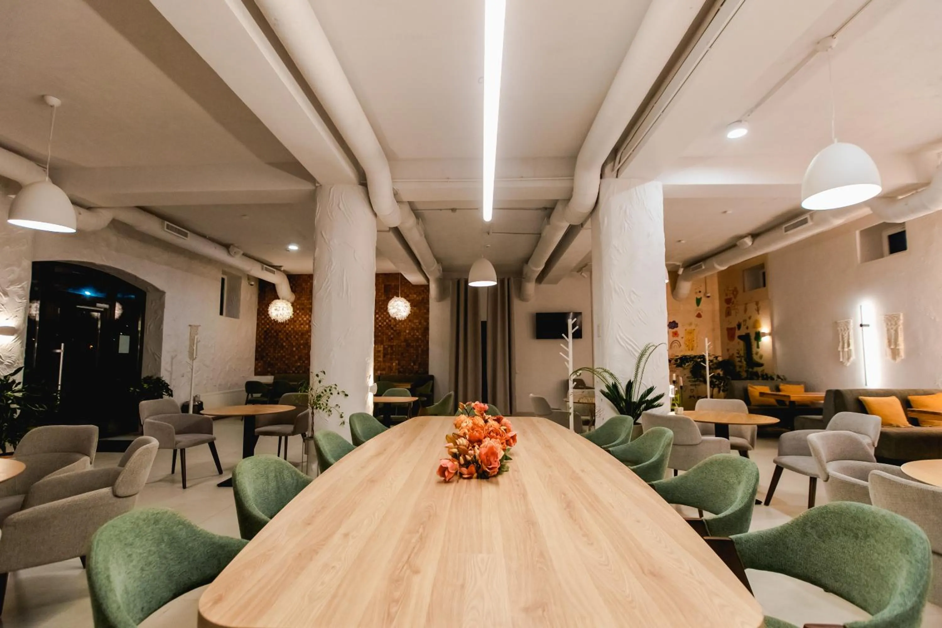 Restaurant/places to eat in Hotel Kazak Club