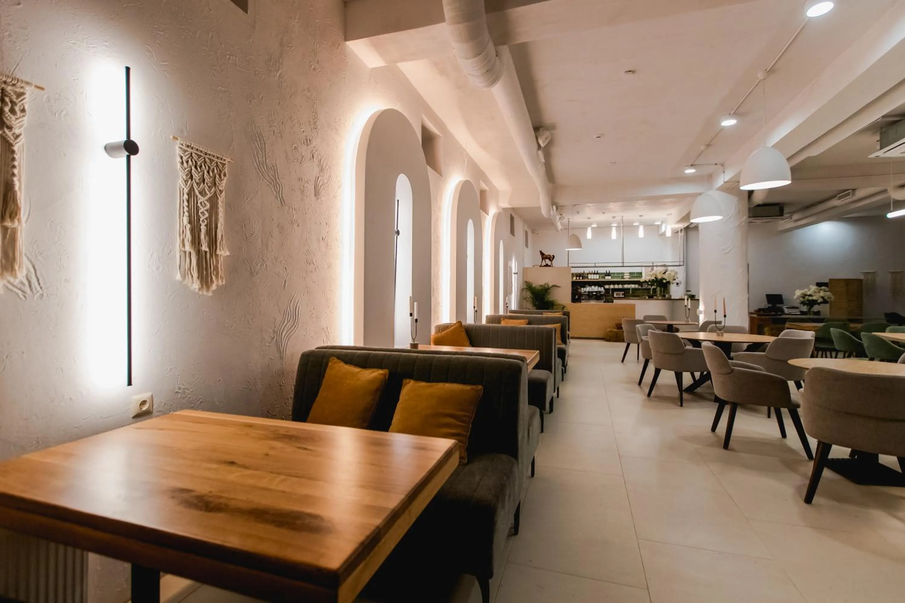 Restaurant/places to eat in Hotel Kazak Club