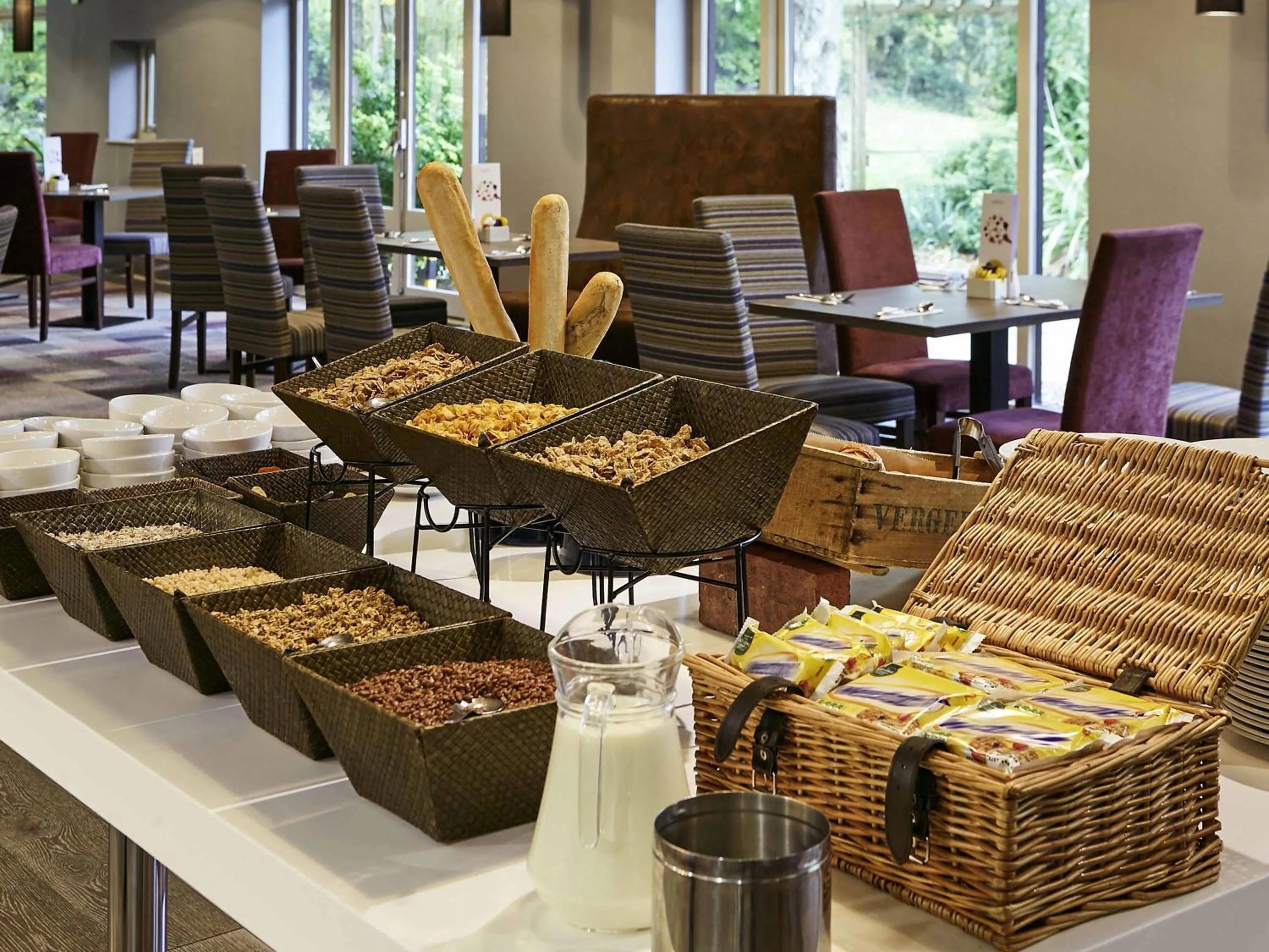 Restaurant/places to eat in Novotel Manchester West