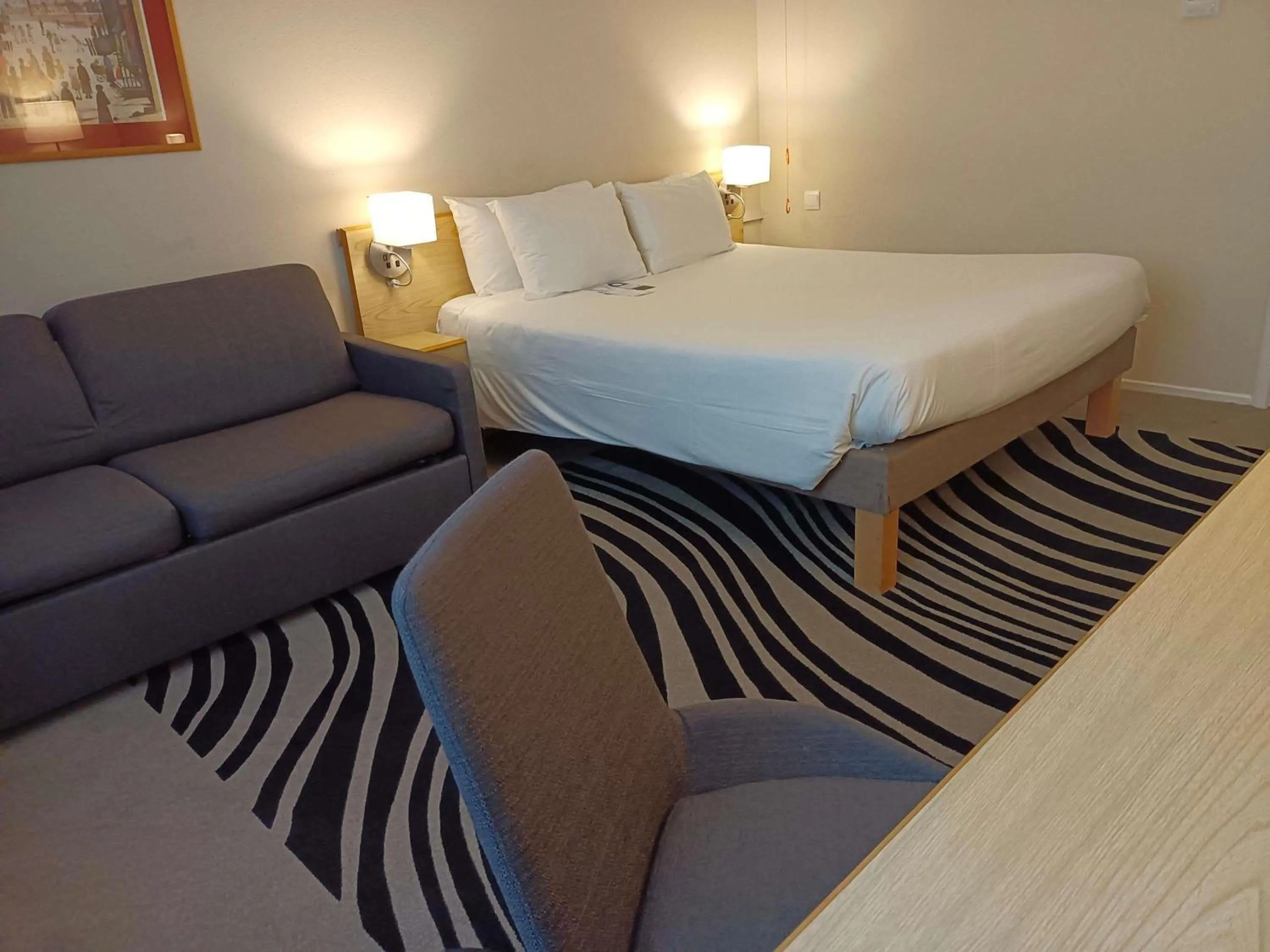 Bedroom, Bed in Novotel Manchester West