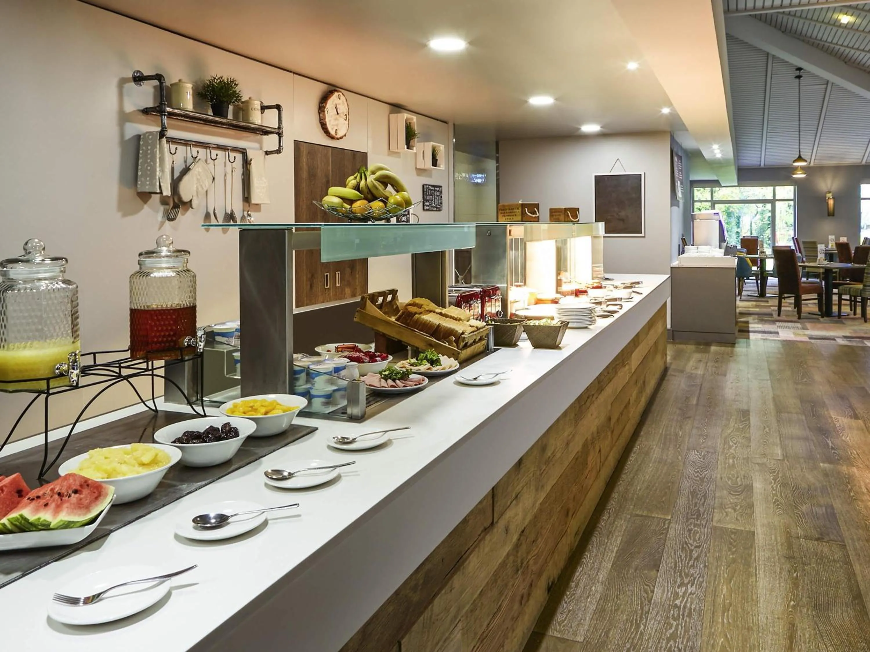 Restaurant/places to eat in Novotel Manchester West