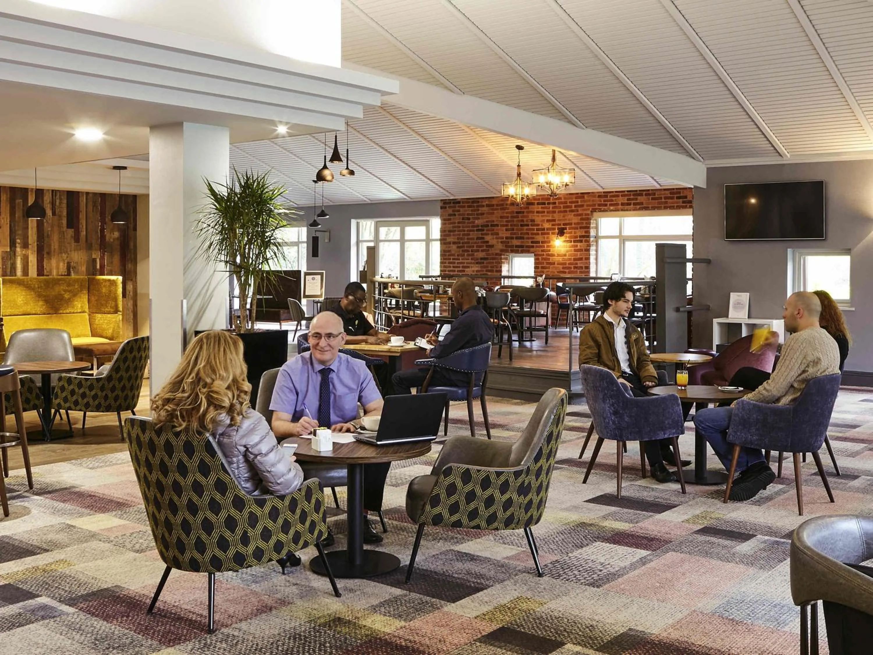 Restaurant/places to eat in Novotel Manchester West