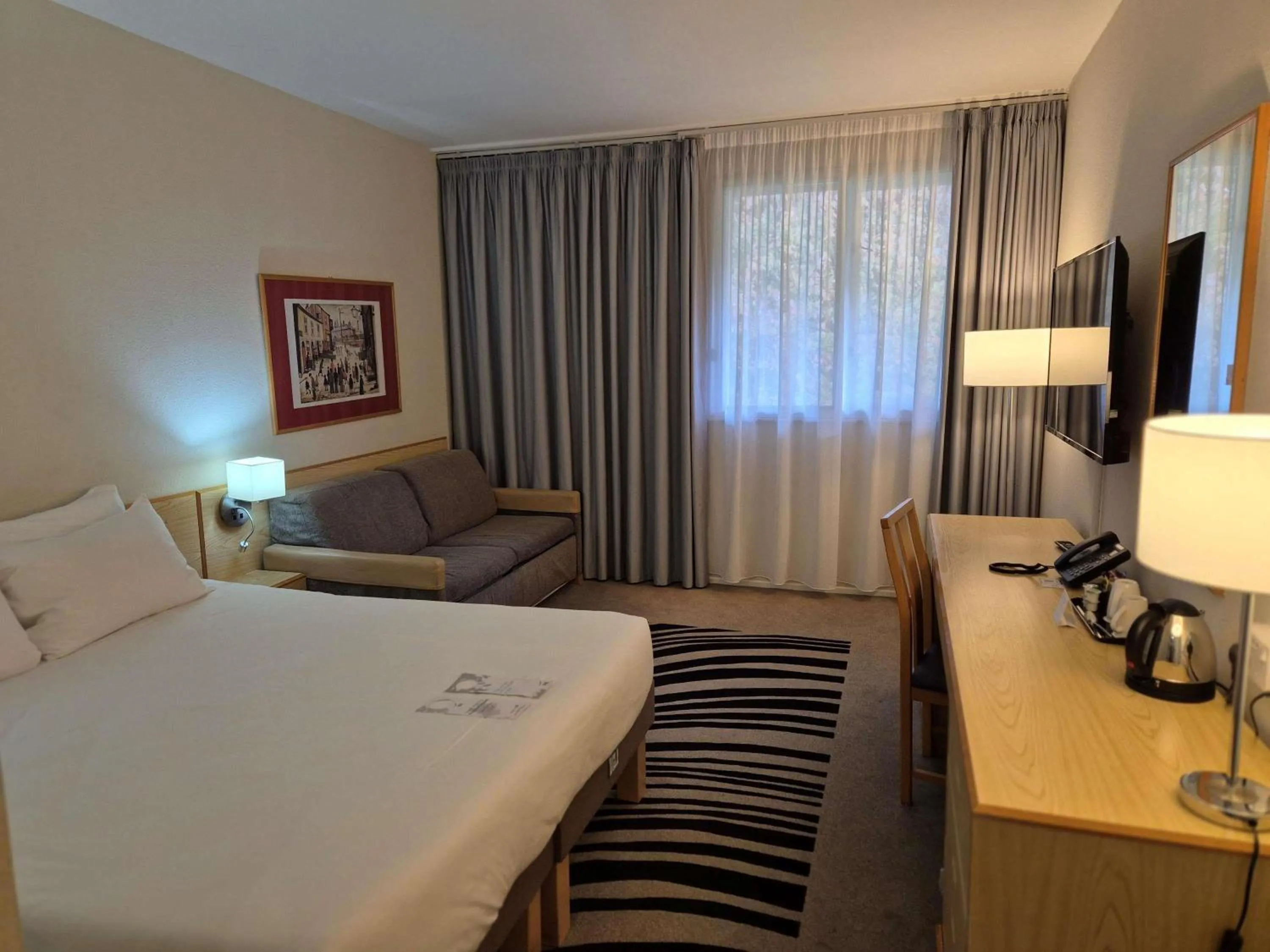 Bedroom, Bed in Novotel Manchester West