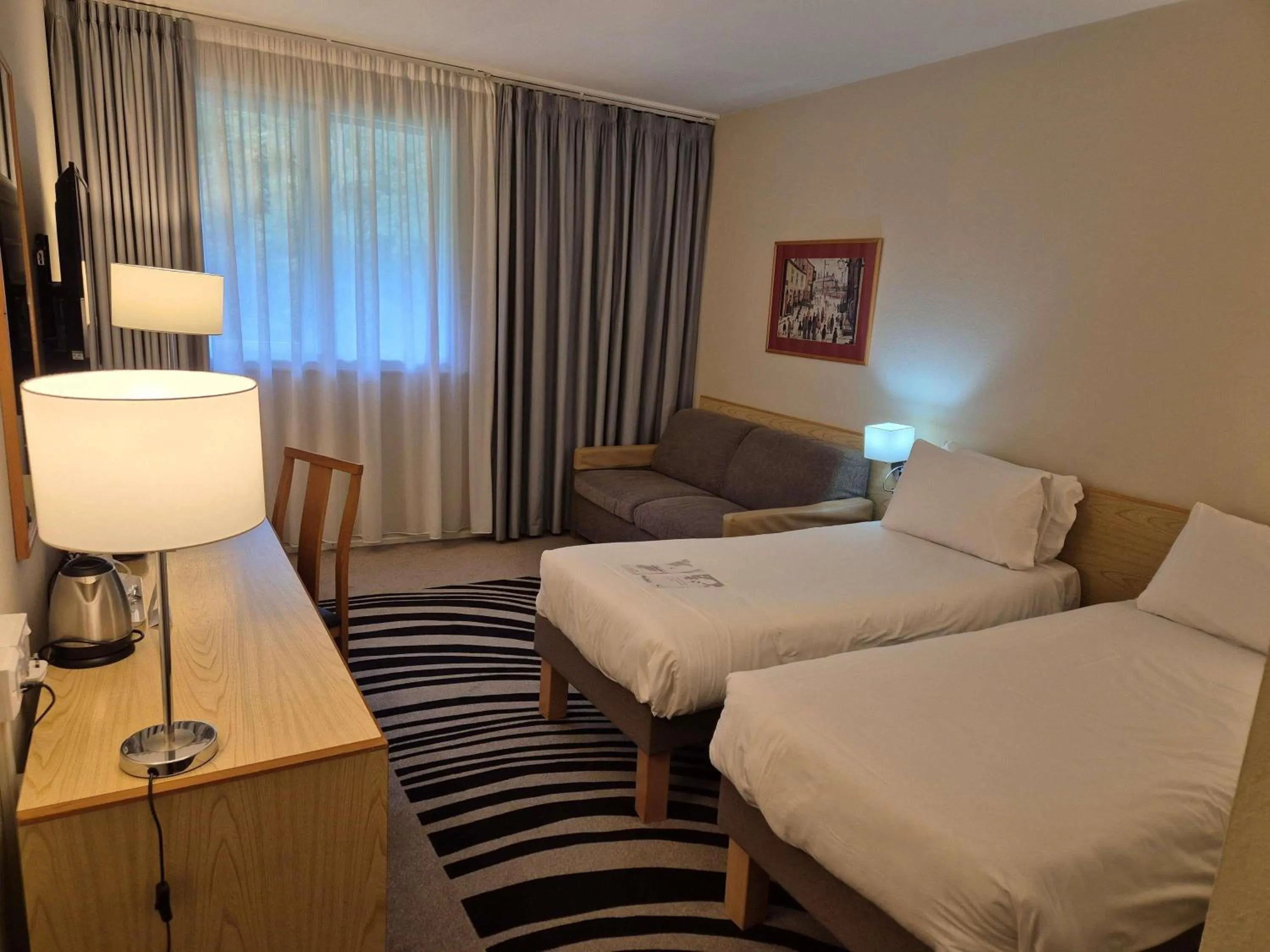 Bedroom, Bed in Novotel Manchester West