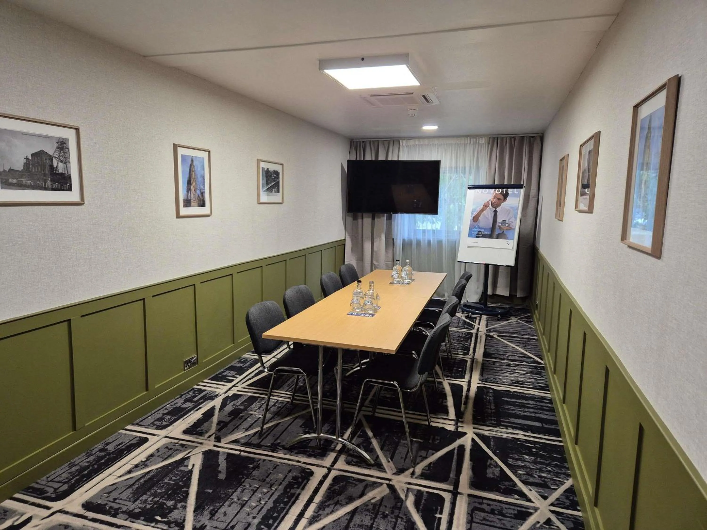 Meeting/conference room in Novotel Manchester West