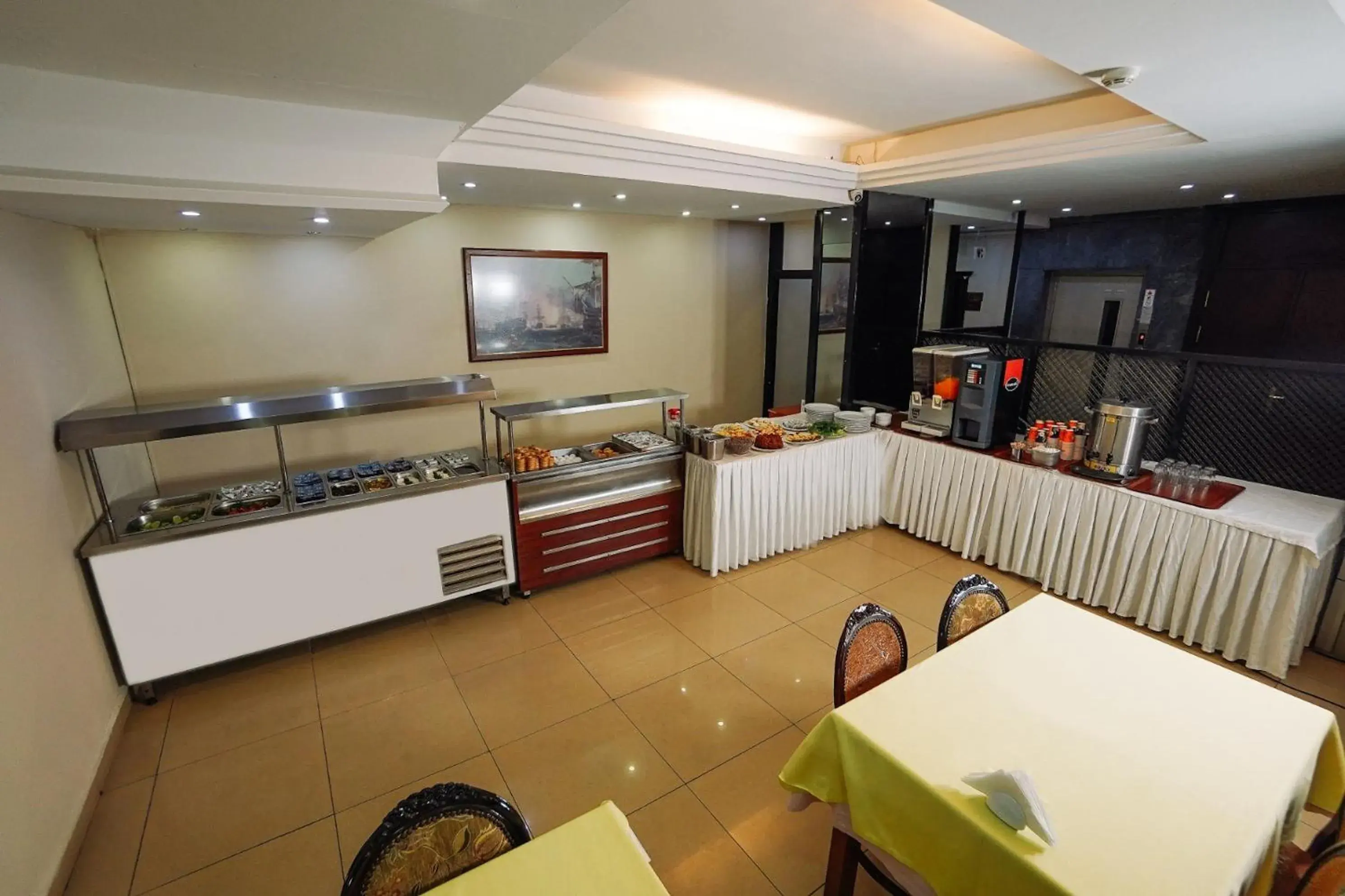 Restaurant/places to eat in Topkapi Golden Time Hotel Restaurant/places to eat in Topkapi Golden Time Hotel