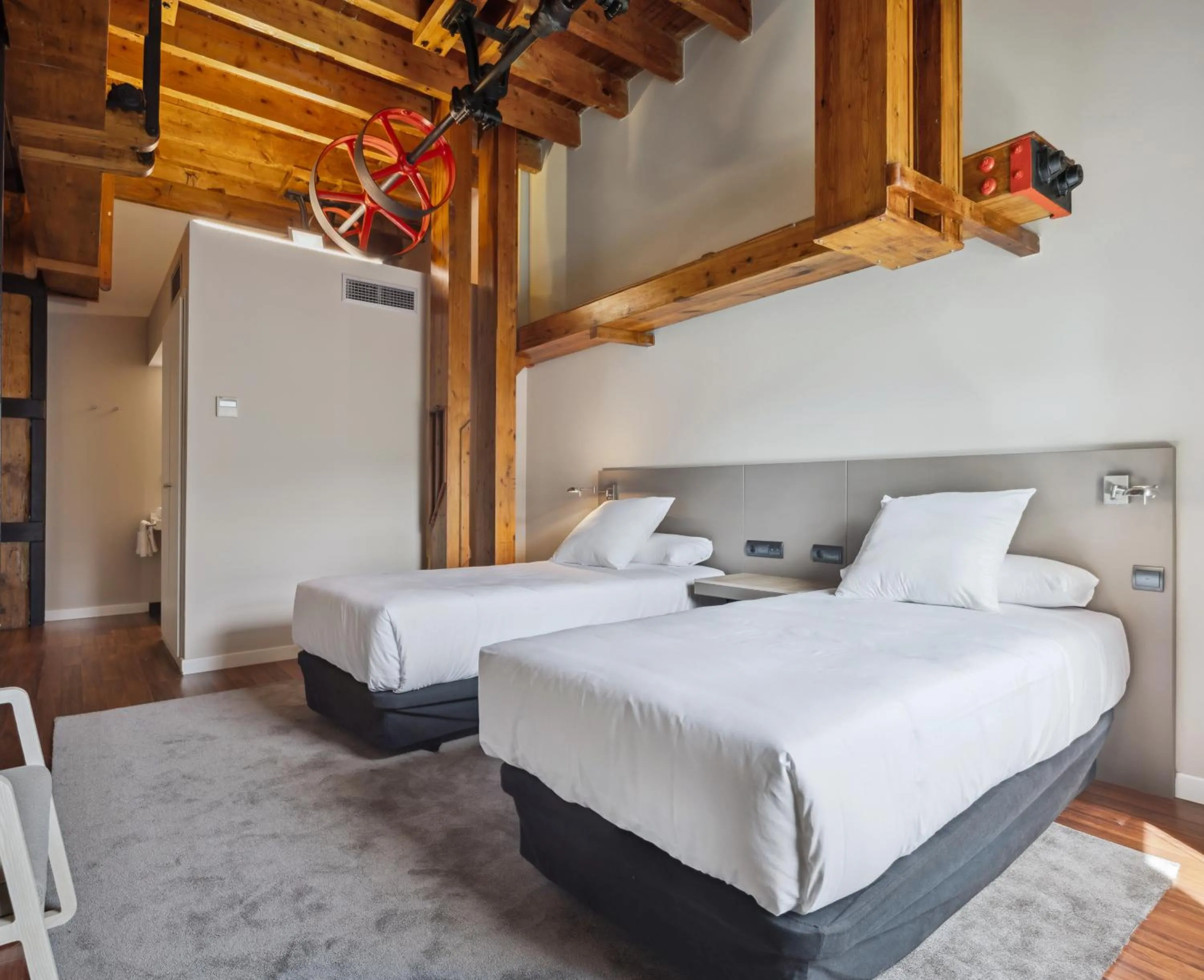 Twin Room with River View in Hotel Ureder