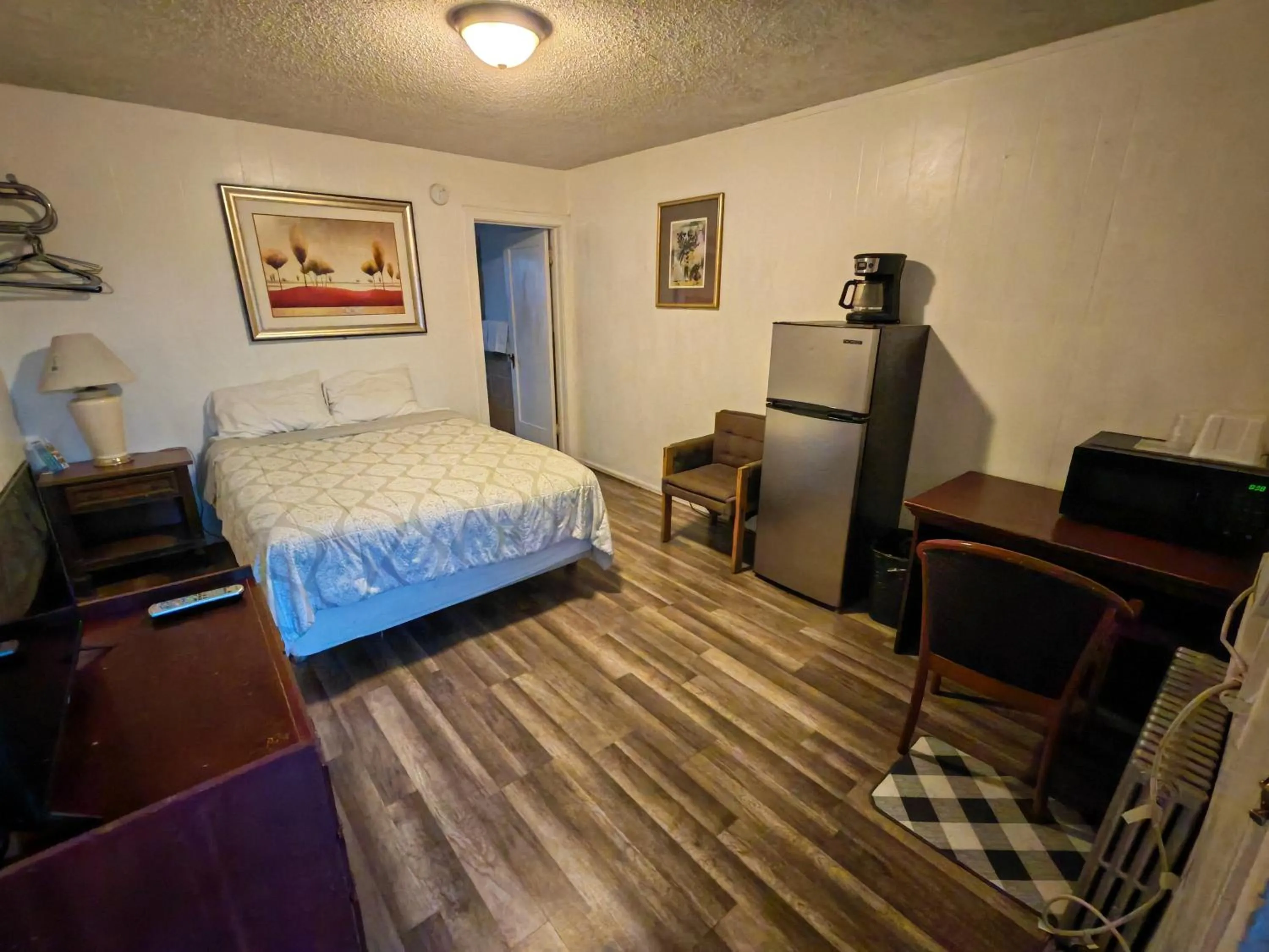 Bedroom, Bed in Cheyenne Motel