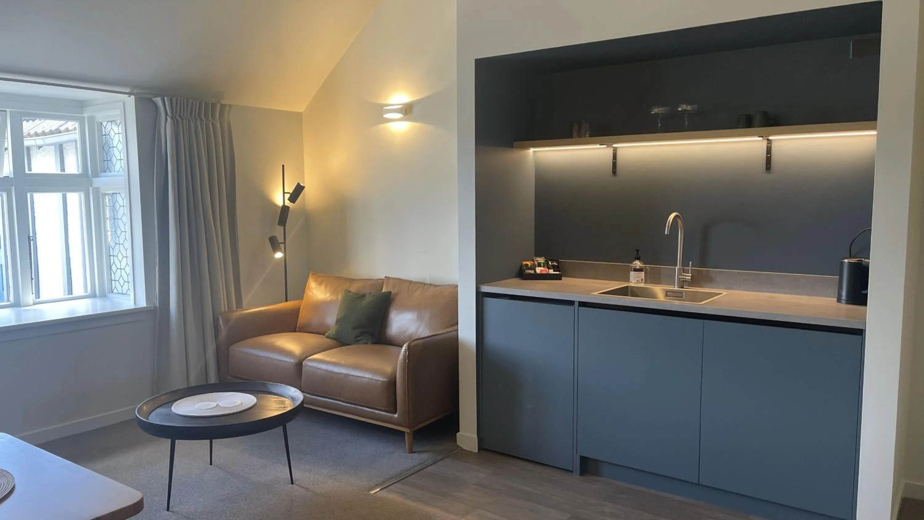 Kitchen or kitchenette in The Elmwood Motel