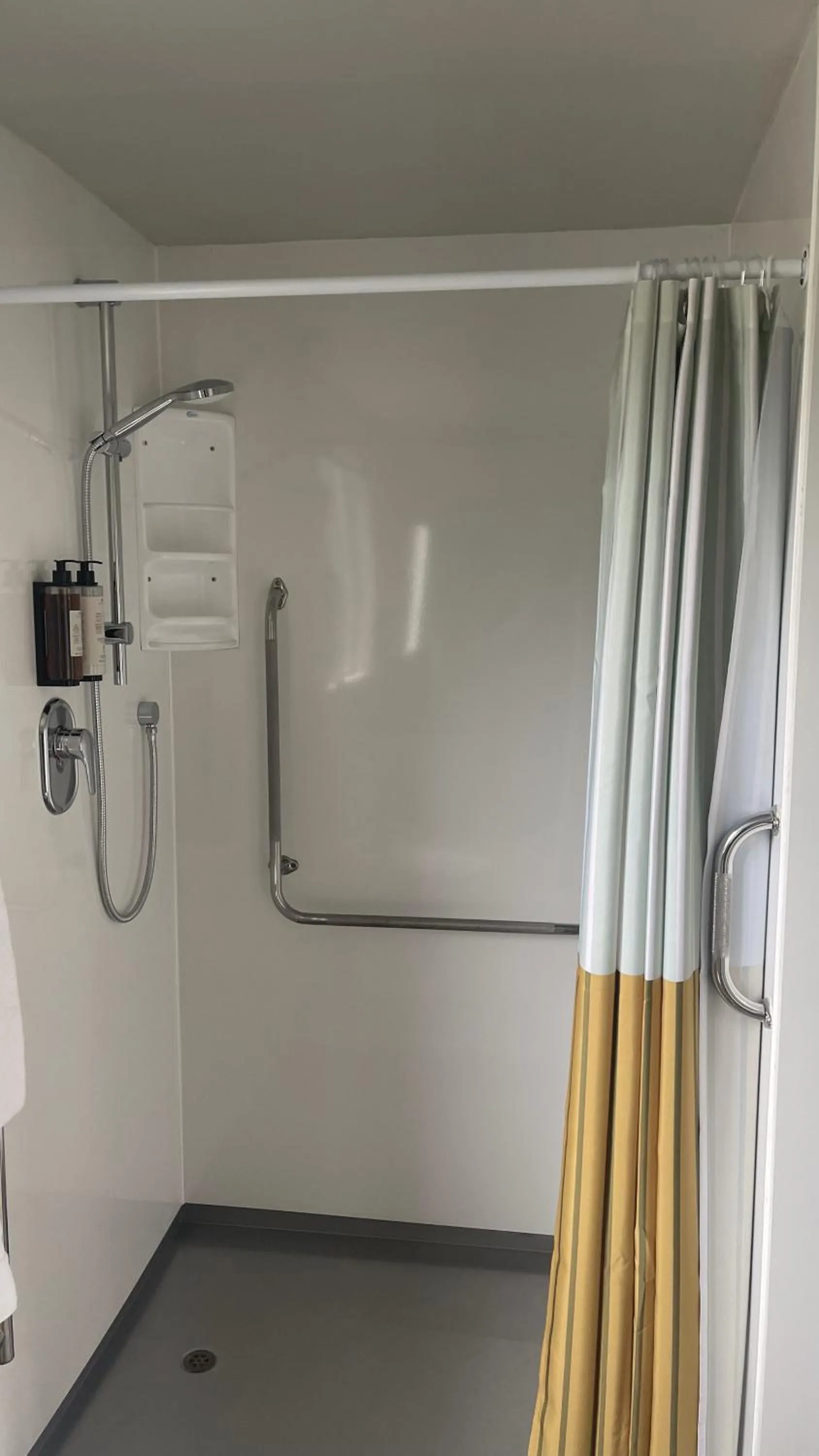 Shower in The Elmwood Motel