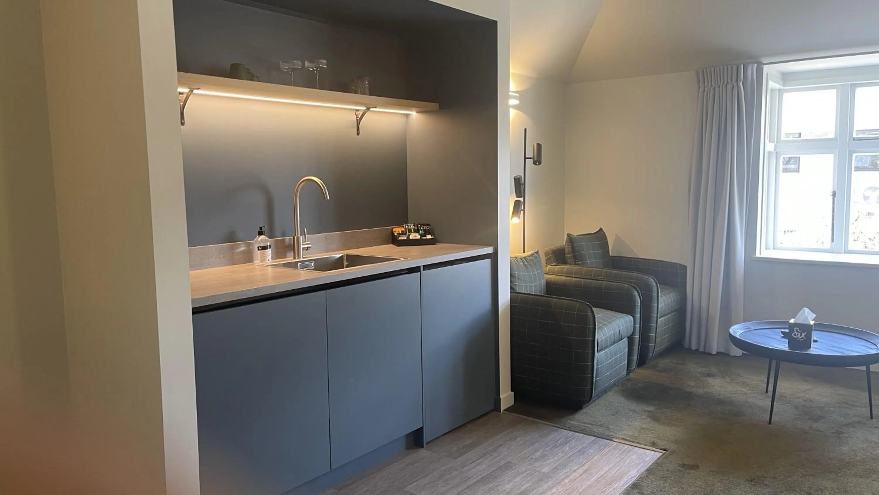 Kitchen or kitchenette in The Elmwood Motel