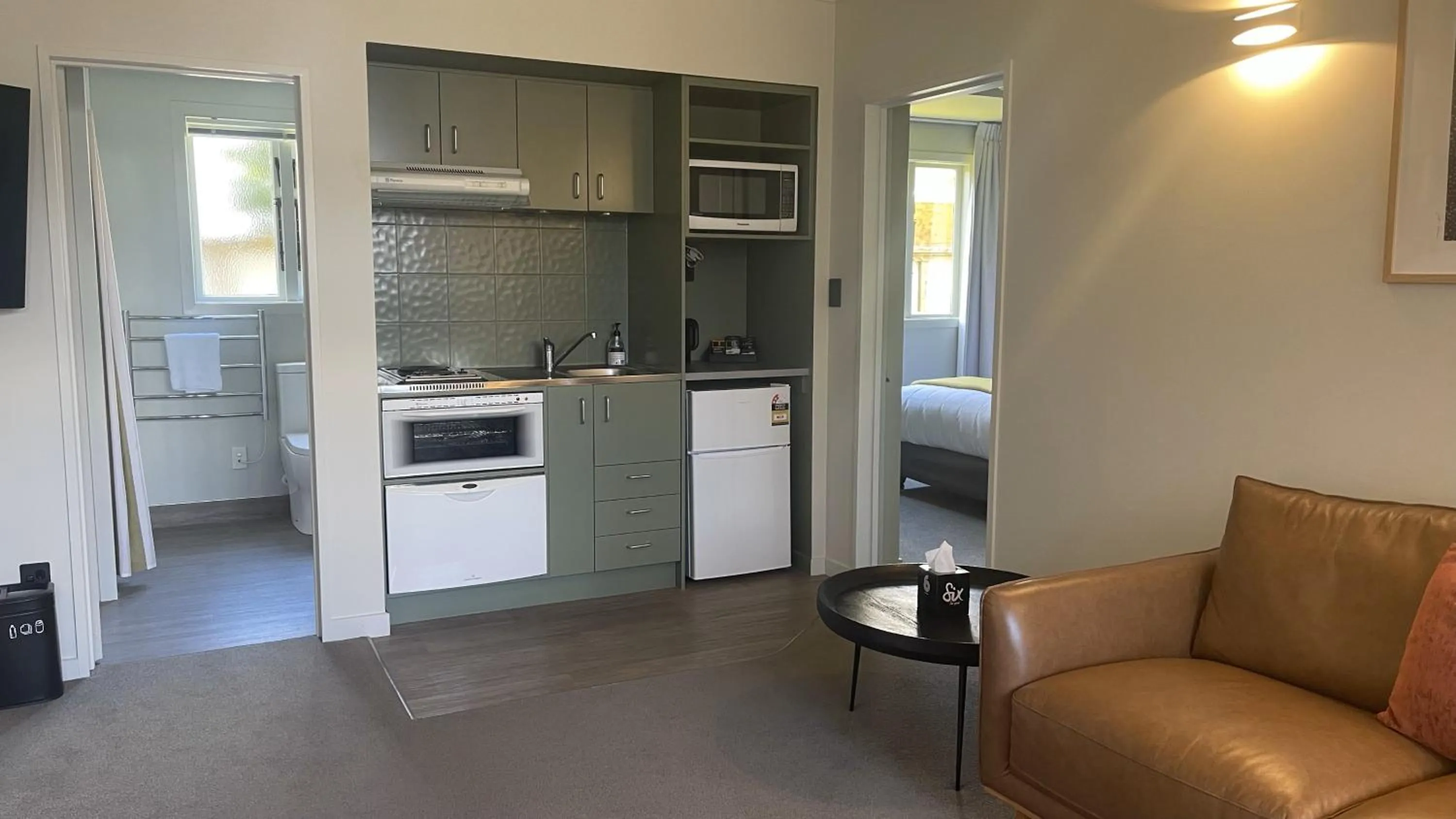 Kitchen or kitchenette in The Elmwood Motel