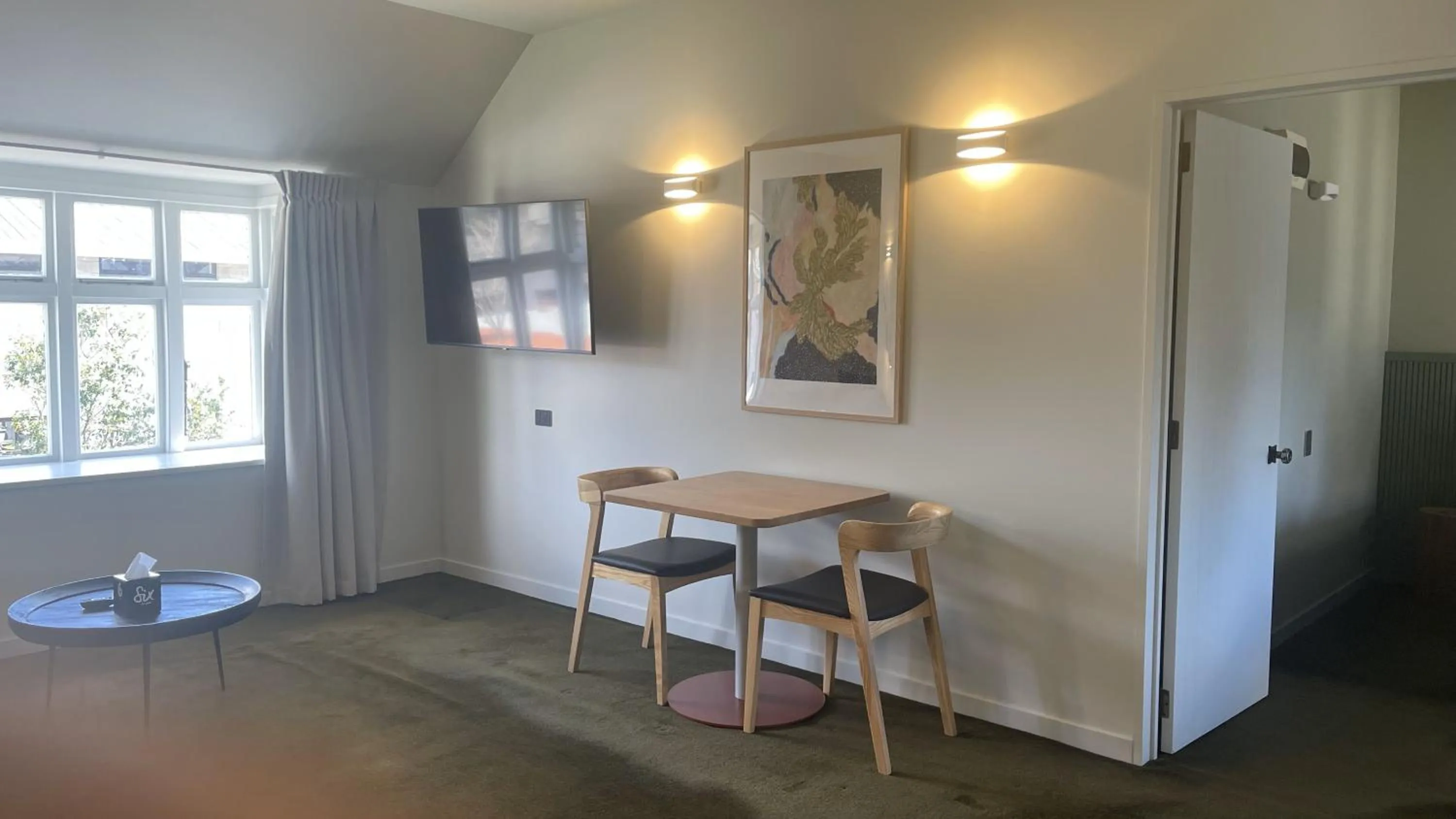 Living room in The Elmwood Motel