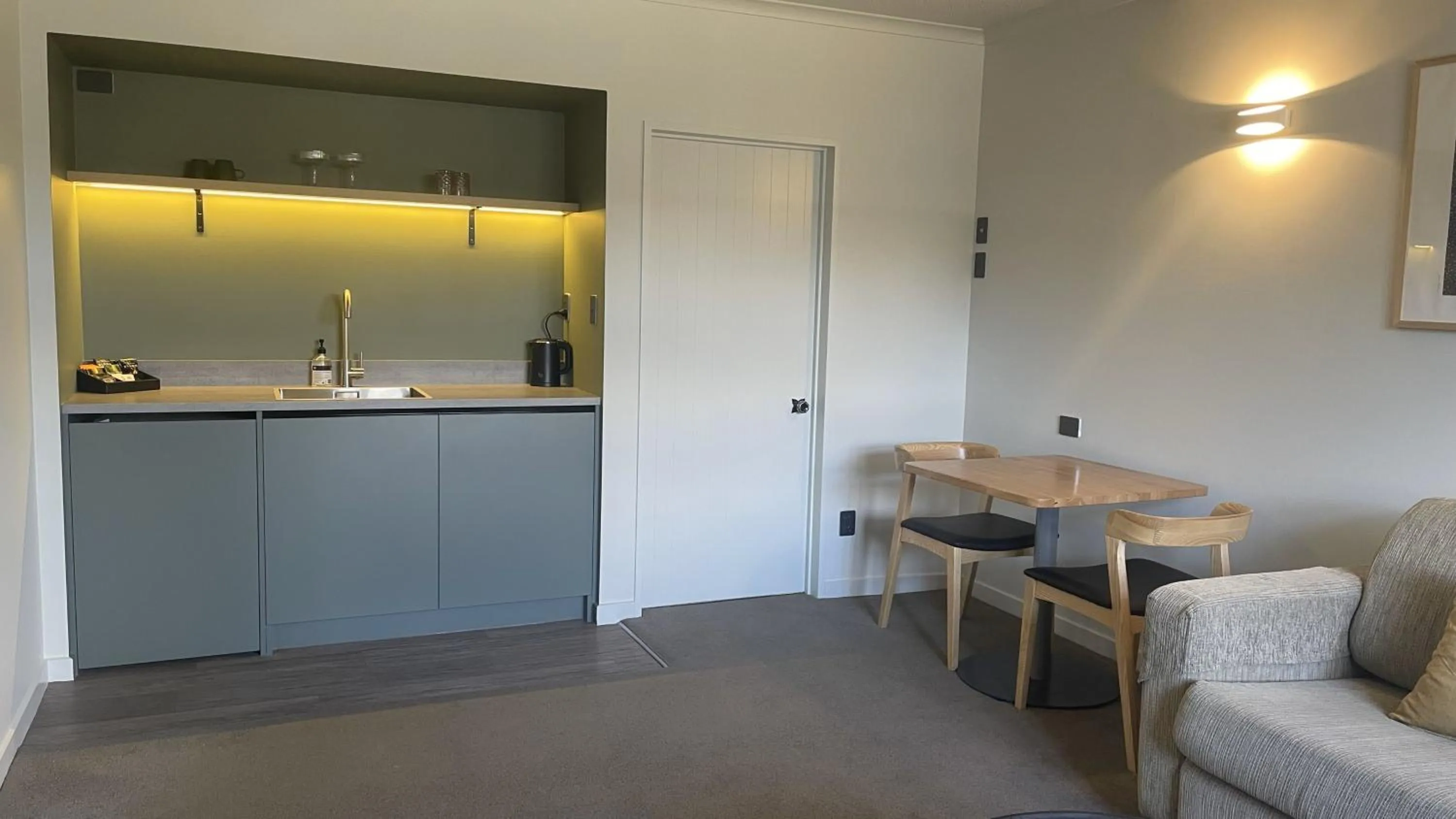 Kitchen or kitchenette in The Elmwood Motel