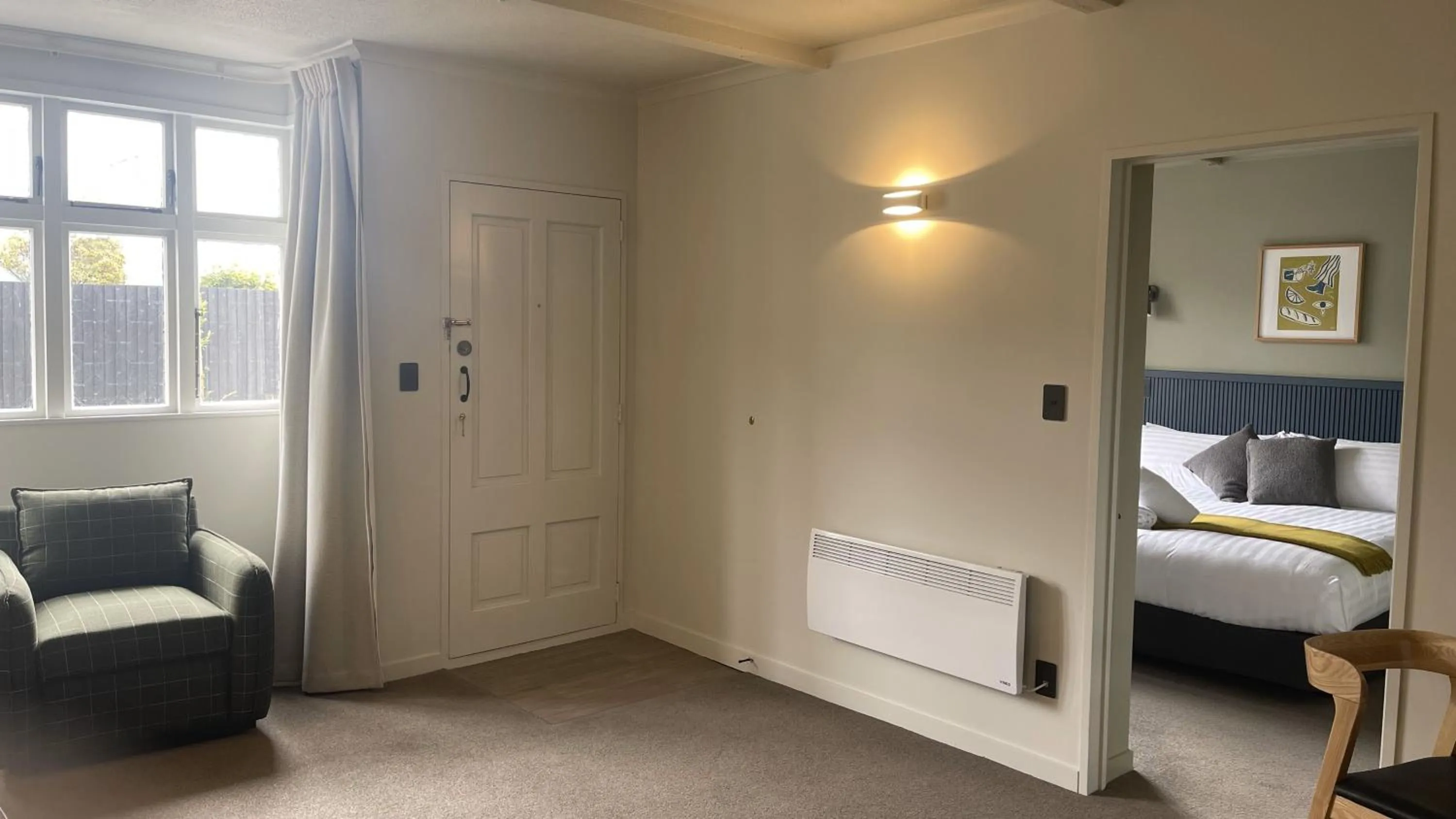 Photo of the whole room, Bed in The Elmwood Motel