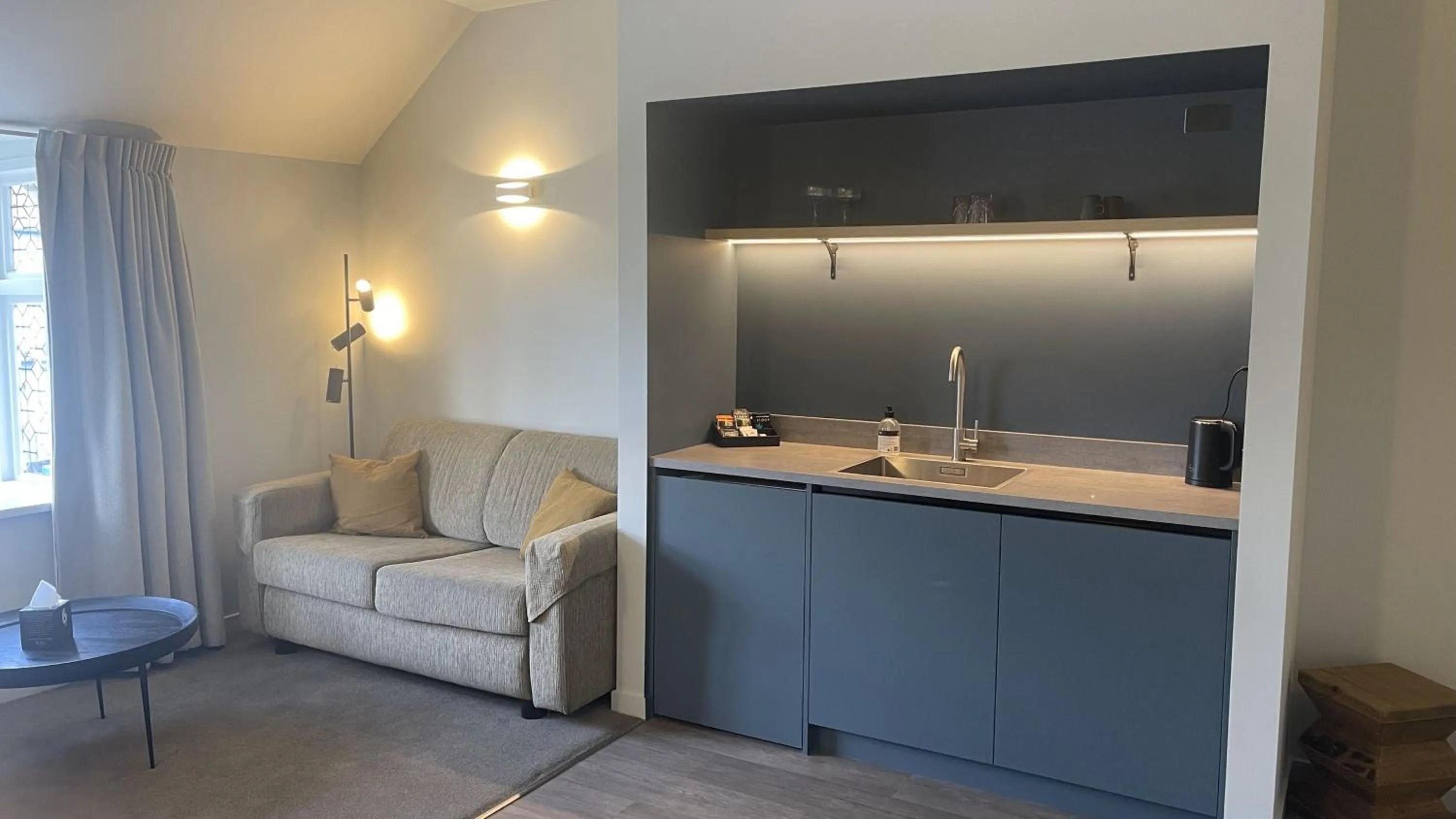 Kitchen or kitchenette in The Elmwood Motel