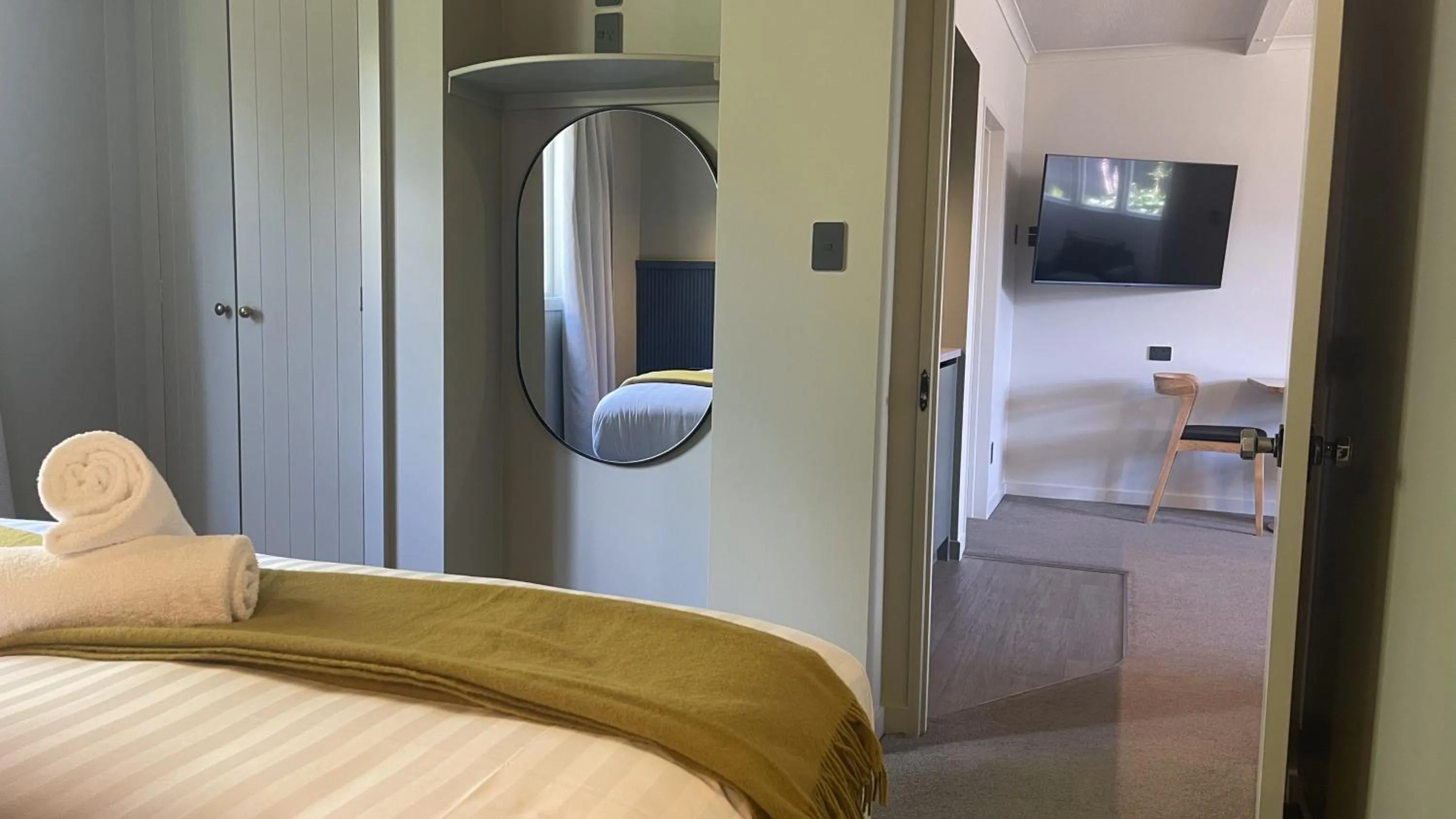 Bed in The Elmwood Motel