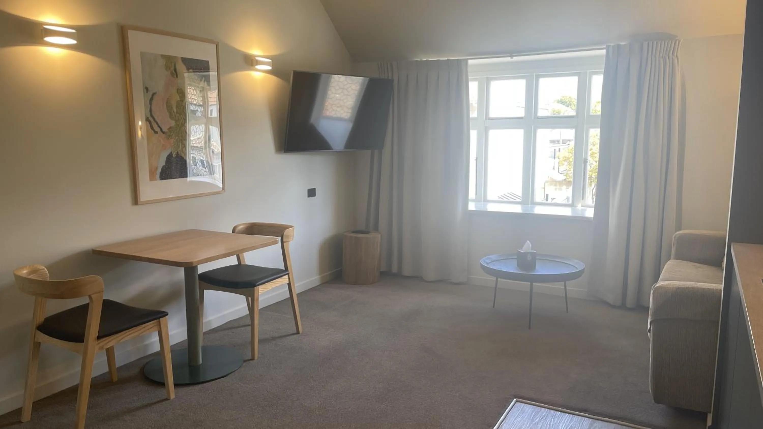 Living room in The Elmwood Motel