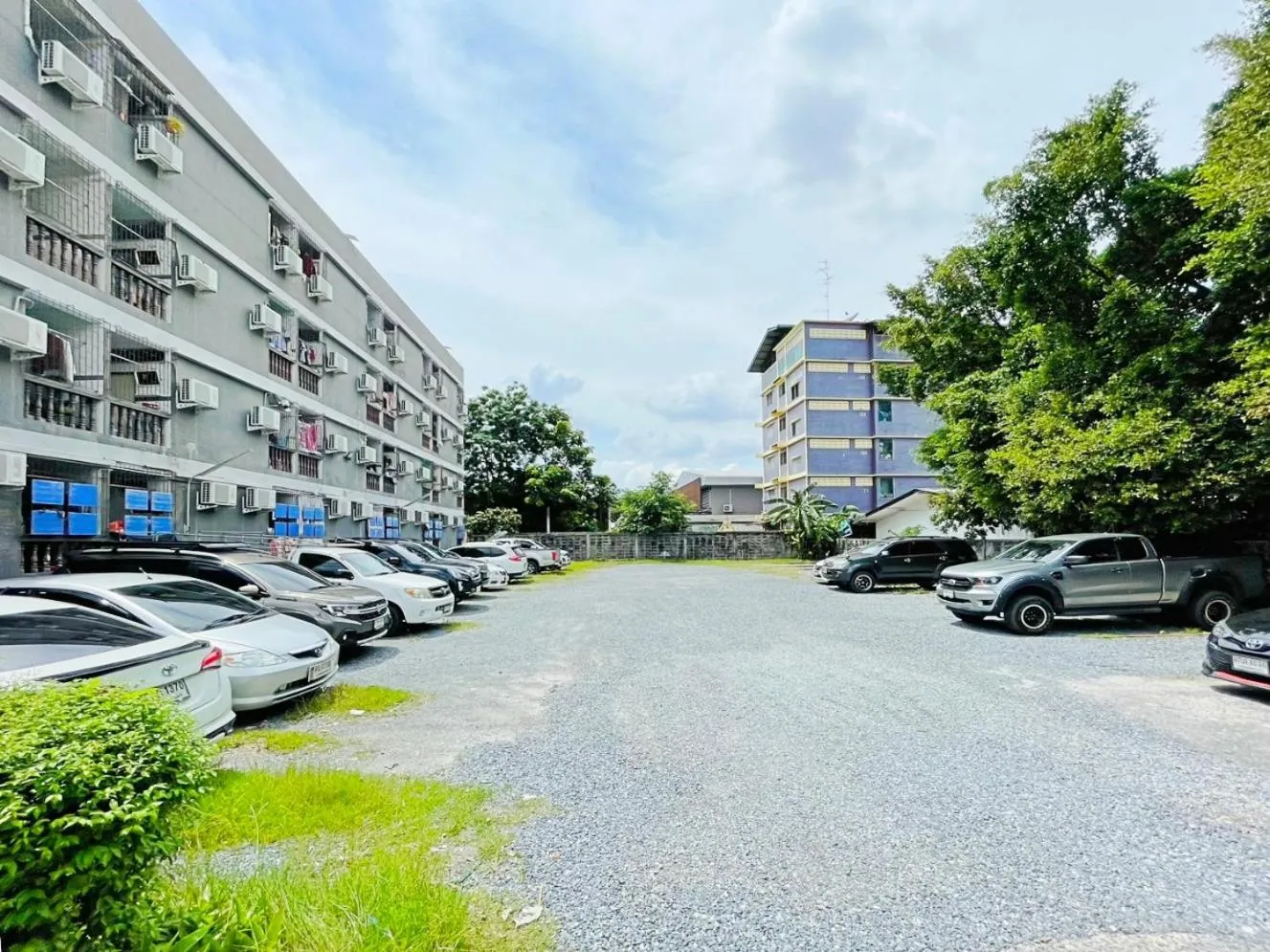 Parking in Ze Residence Ramintra