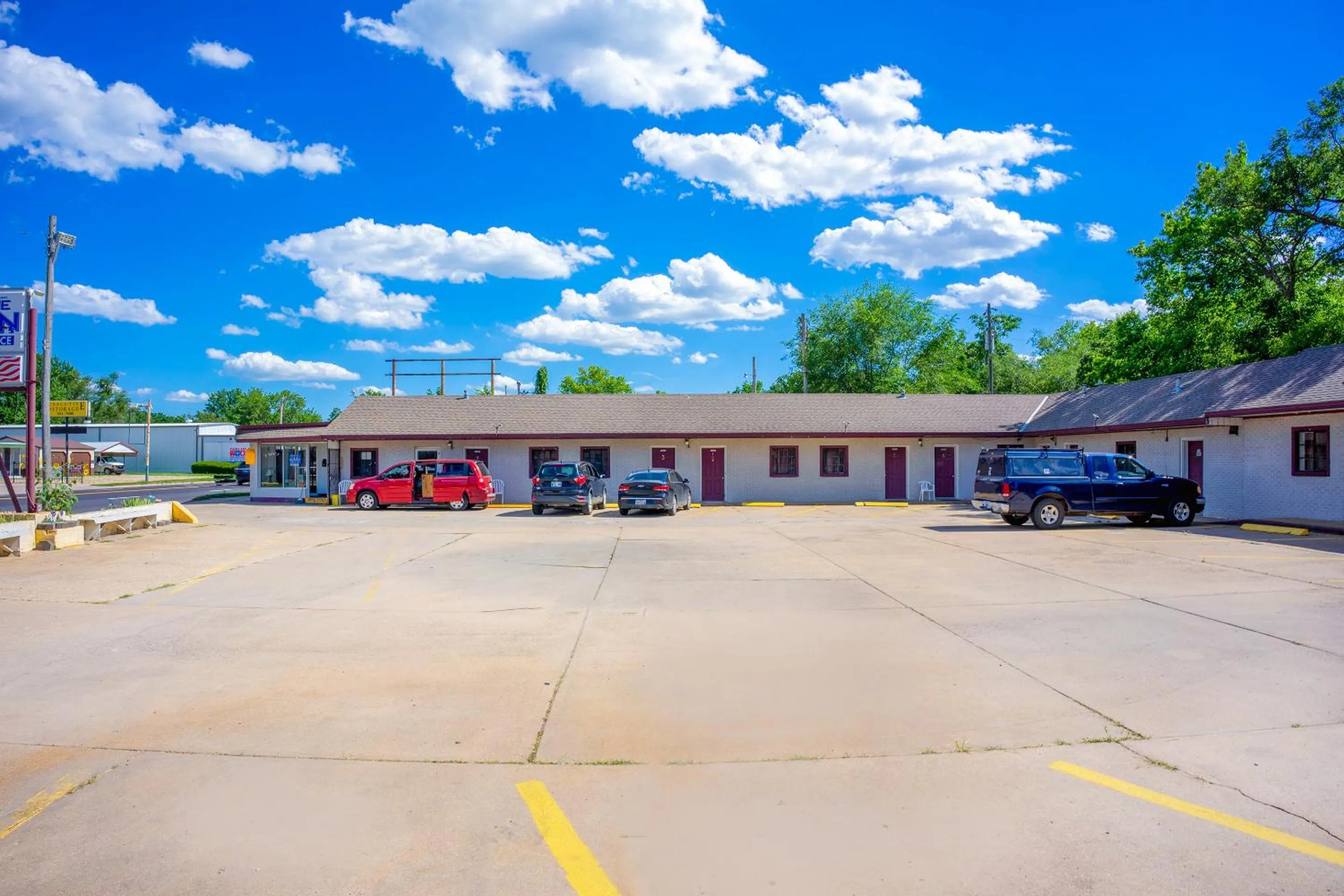 Facade/entrance in The Inn By OYO El Dorado Lake