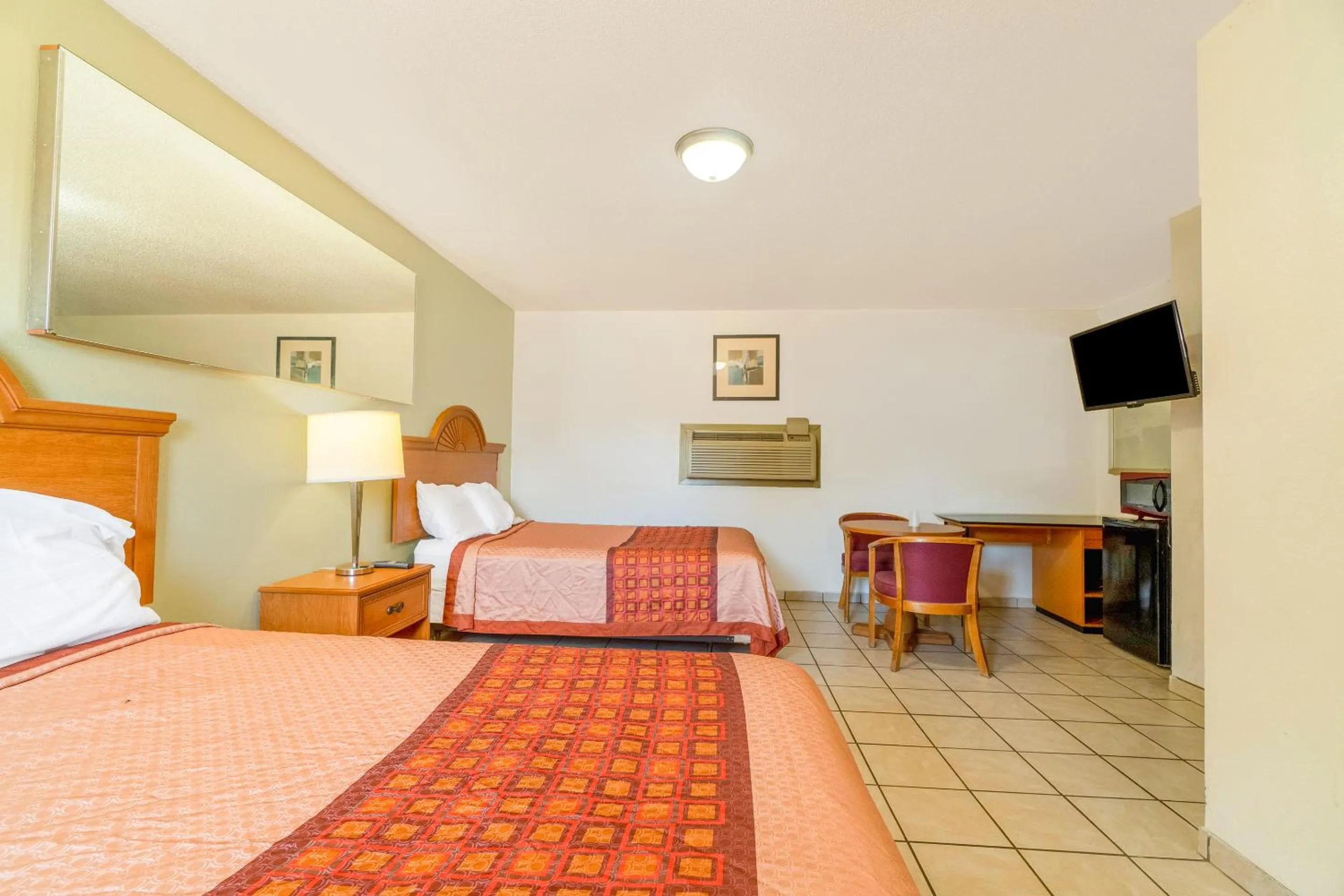 Bedroom in The Inn By OYO El Dorado Lake