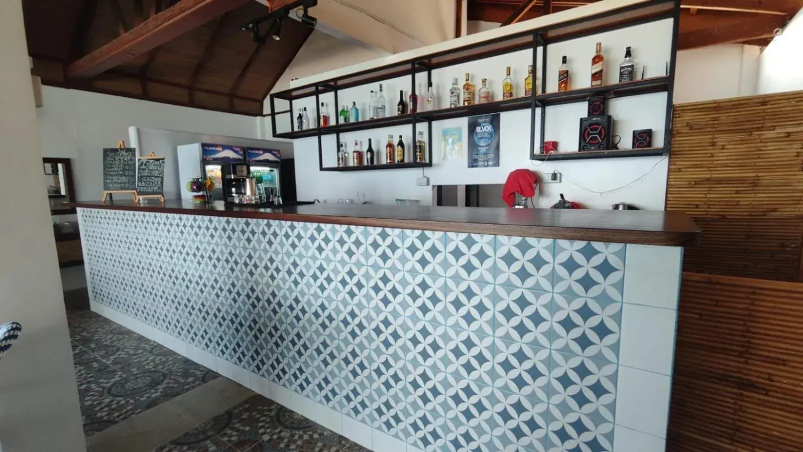 Restaurant/places to eat in Bluewaves Resort - Basdaku by Hiverooms Restaurant/places to eat in Bluewaves Resort - Basdaku by Hiverooms