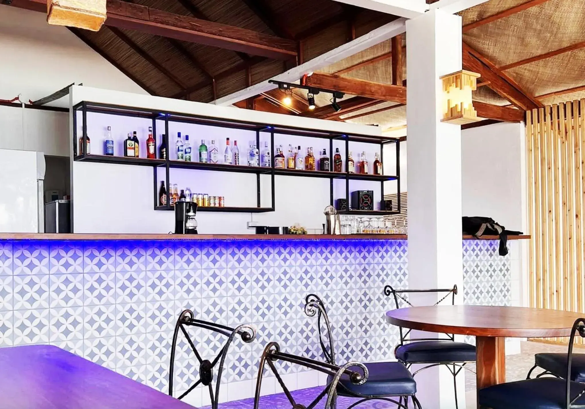 Restaurant/places to eat in Bluewaves Resort - Basdaku by Hiverooms Restaurant/places to eat in Bluewaves Resort - Basdaku by Hiverooms