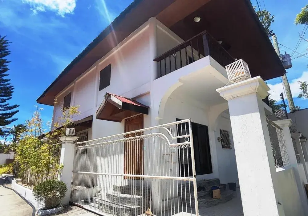 Property building in Bluewaves Resort - Basdaku by Hiverooms Property building in Bluewaves Resort - Basdaku by Hiverooms