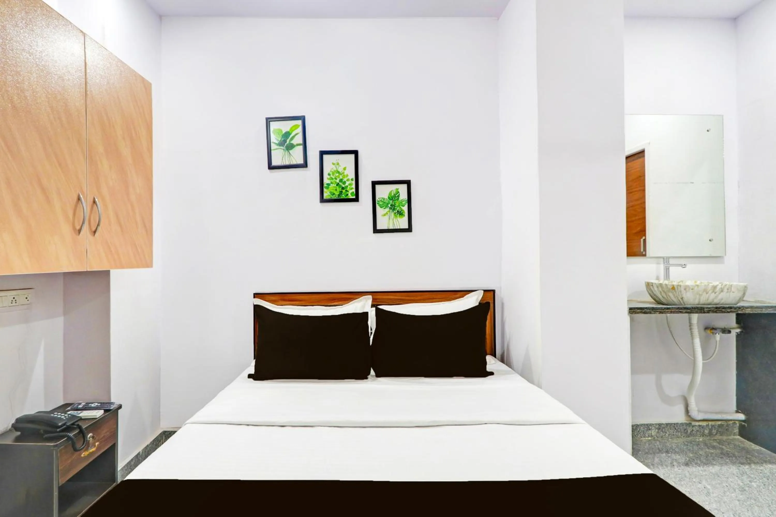 Bedroom, Bed in Super Hotel O Karmanghat Near TKR khaman