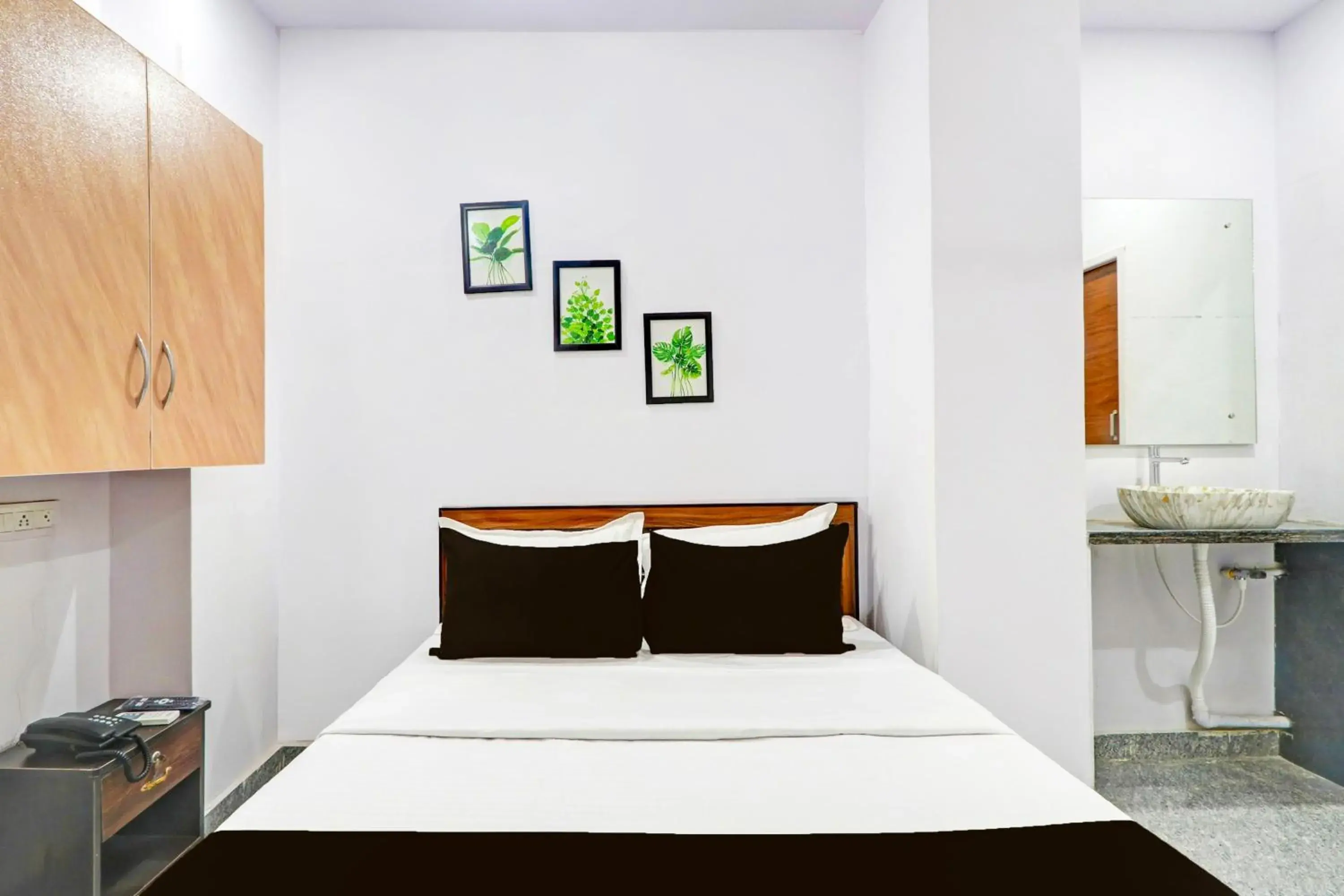 Bedroom, Bed in Super Hotel O Karmanghat Near TKR khaman Bedroom, Bed in Super Hotel O Karmanghat Near TKR khaman