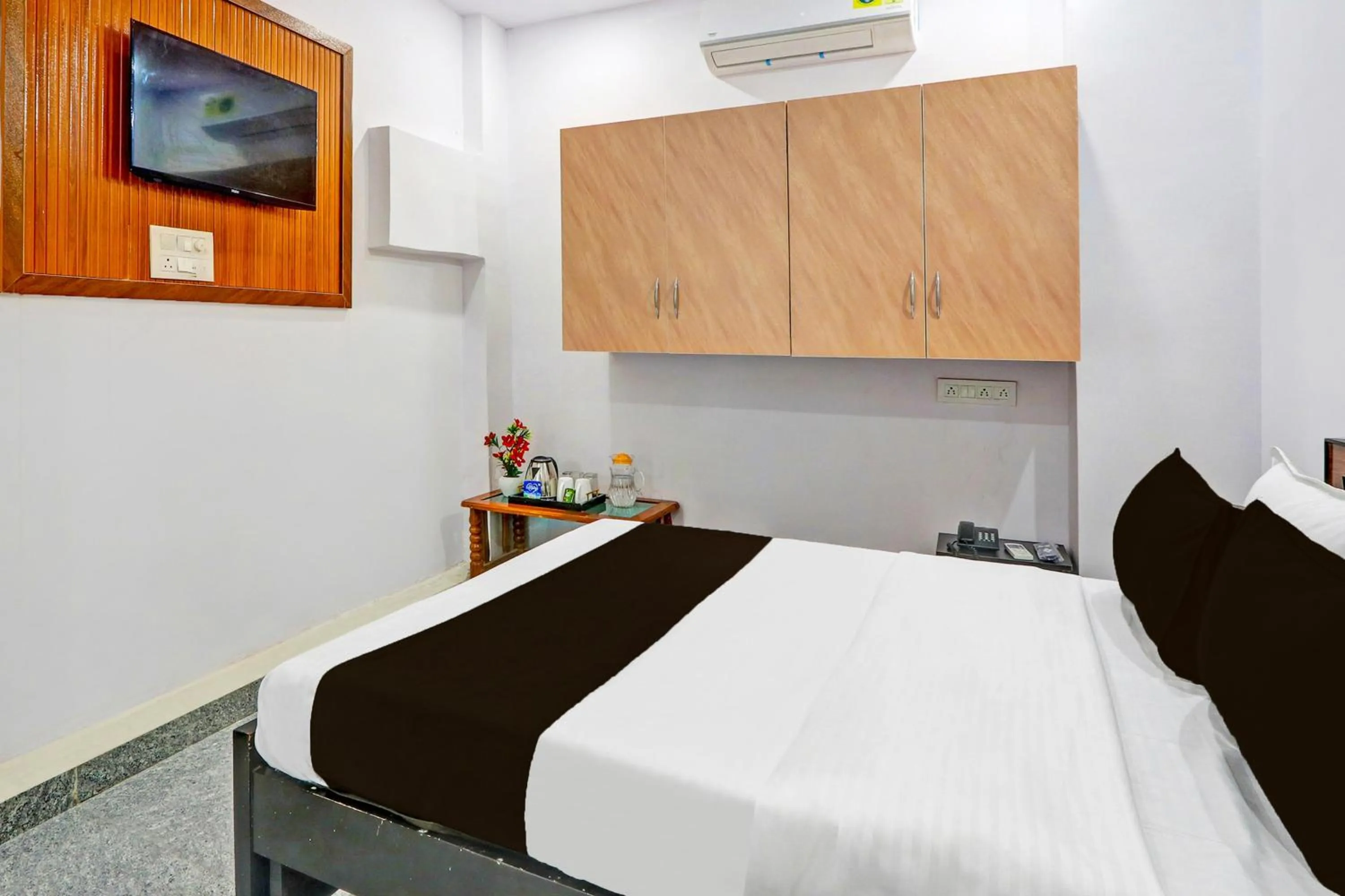 Bedroom, Bed in Super Hotel O Karmanghat Near TKR khaman