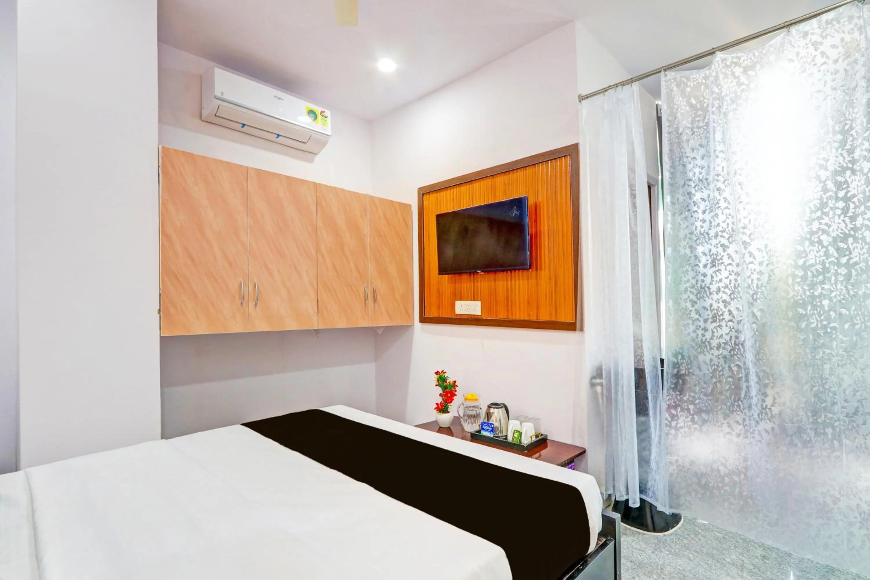 Bedroom, Bed in Super Hotel O Karmanghat Near TKR khaman