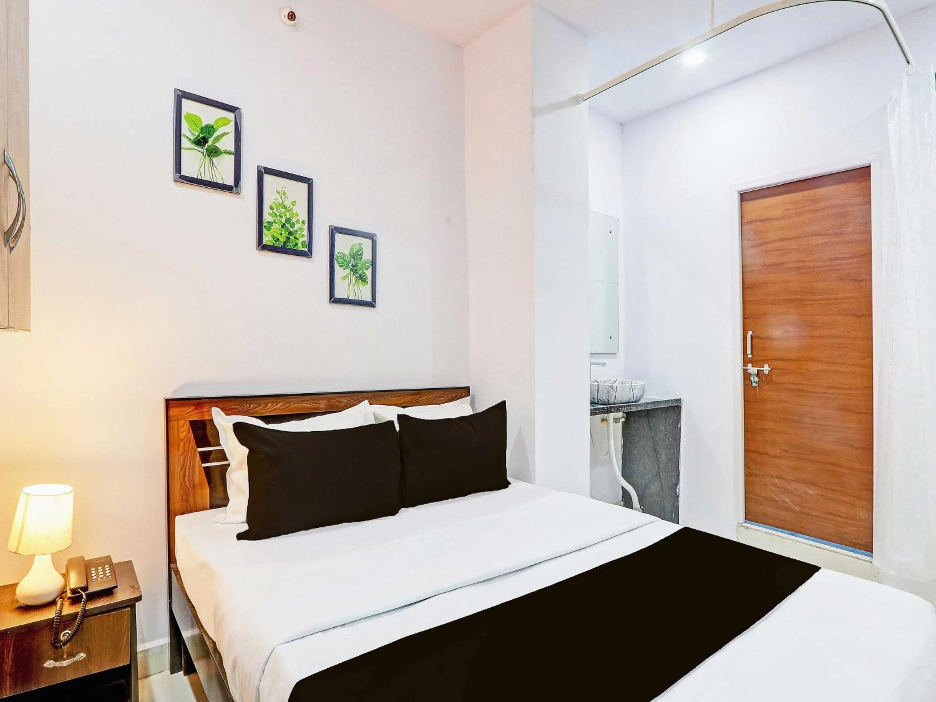 Bedroom, Bed in Super Hotel O Karmanghat Near TKR khaman