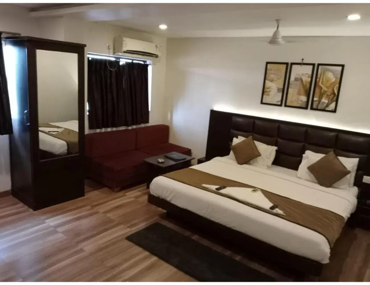 Double Room in Hotel Saikripa Imperial, Daman and Diu Double Room in Hotel Saikripa Imperial, Daman and Diu