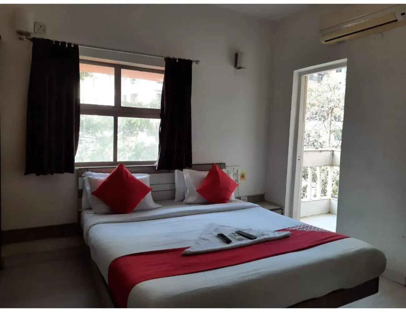 Bed in Hotel Saikripa Imperial, Daman and Diu Bed in Hotel Saikripa Imperial, Daman and Diu